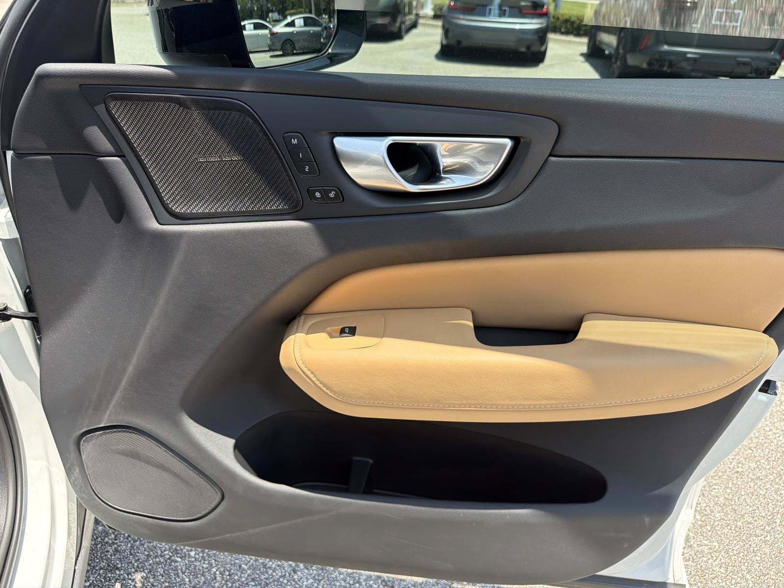 2024 Volvo XC60 Ultimate Dark Theme