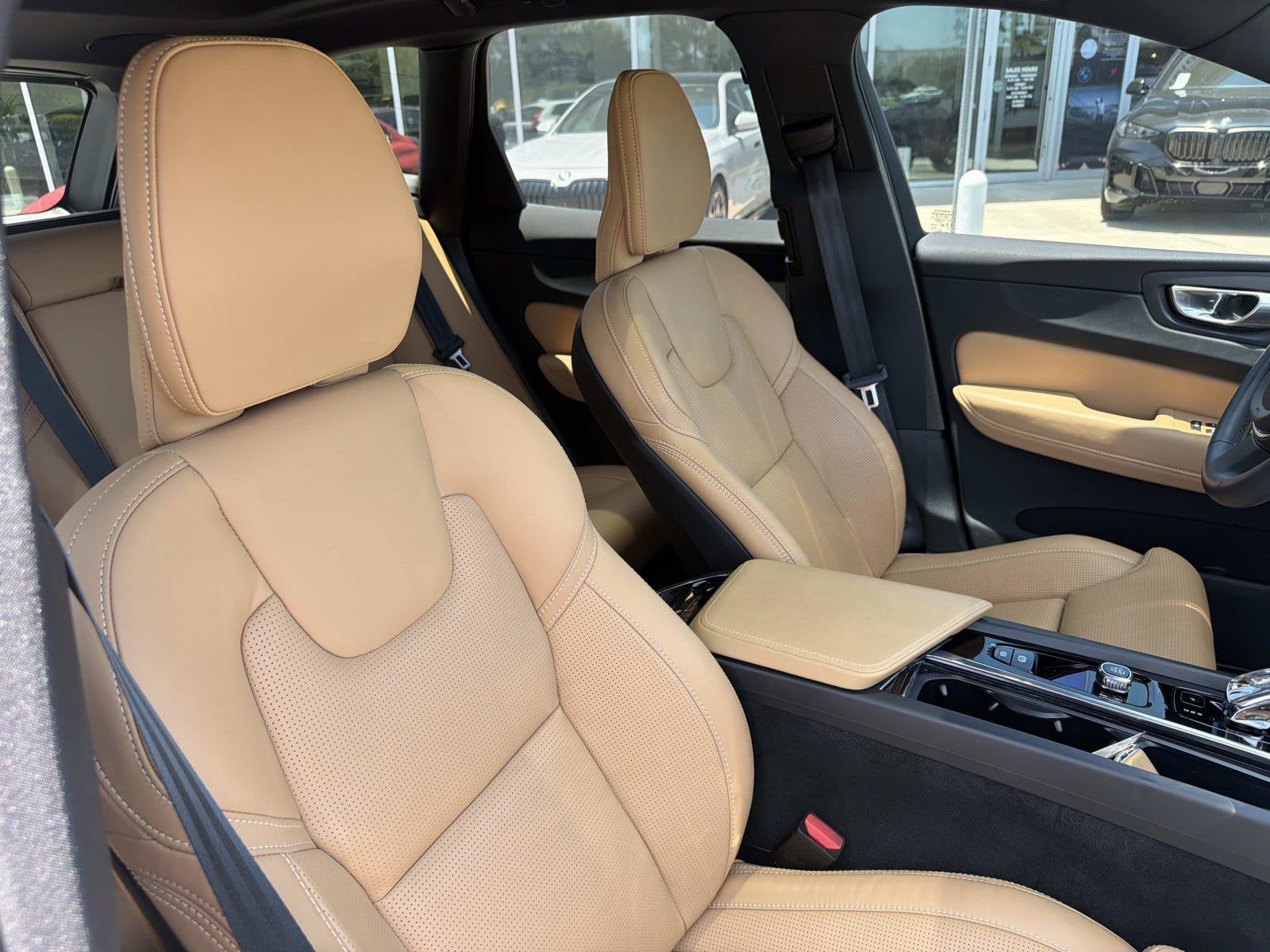 2024 Volvo XC60 Ultimate Dark Theme