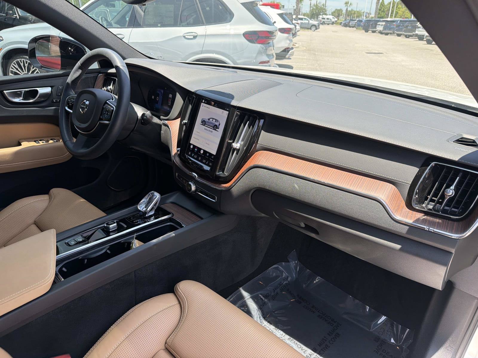 2024 Volvo XC60 Ultimate Dark Theme
