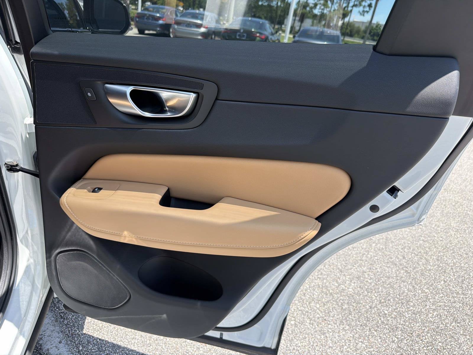 2024 Volvo XC60 Ultimate Dark Theme