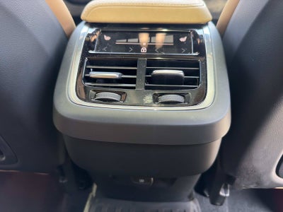 2024 Volvo XC60 Ultimate Dark Theme