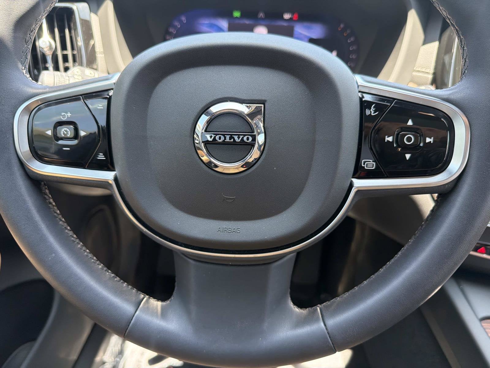 2024 Volvo XC60 Ultimate Dark Theme