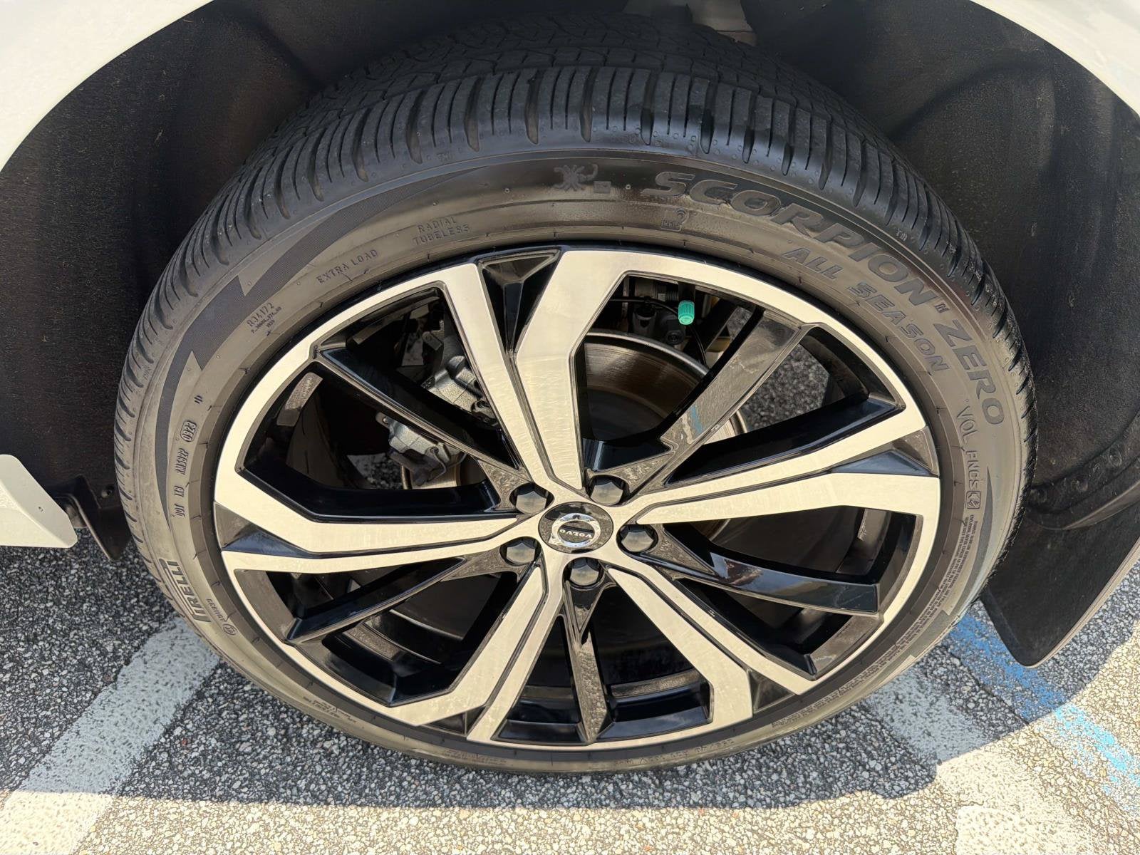 2024 Volvo XC60 Ultimate Dark Theme