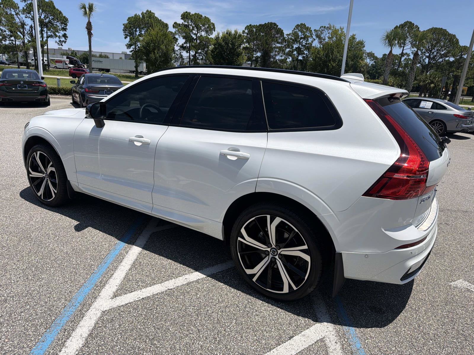 2024 Volvo XC60 Ultimate Dark Theme