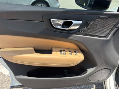 2024 Volvo XC60 Ultimate Dark Theme
