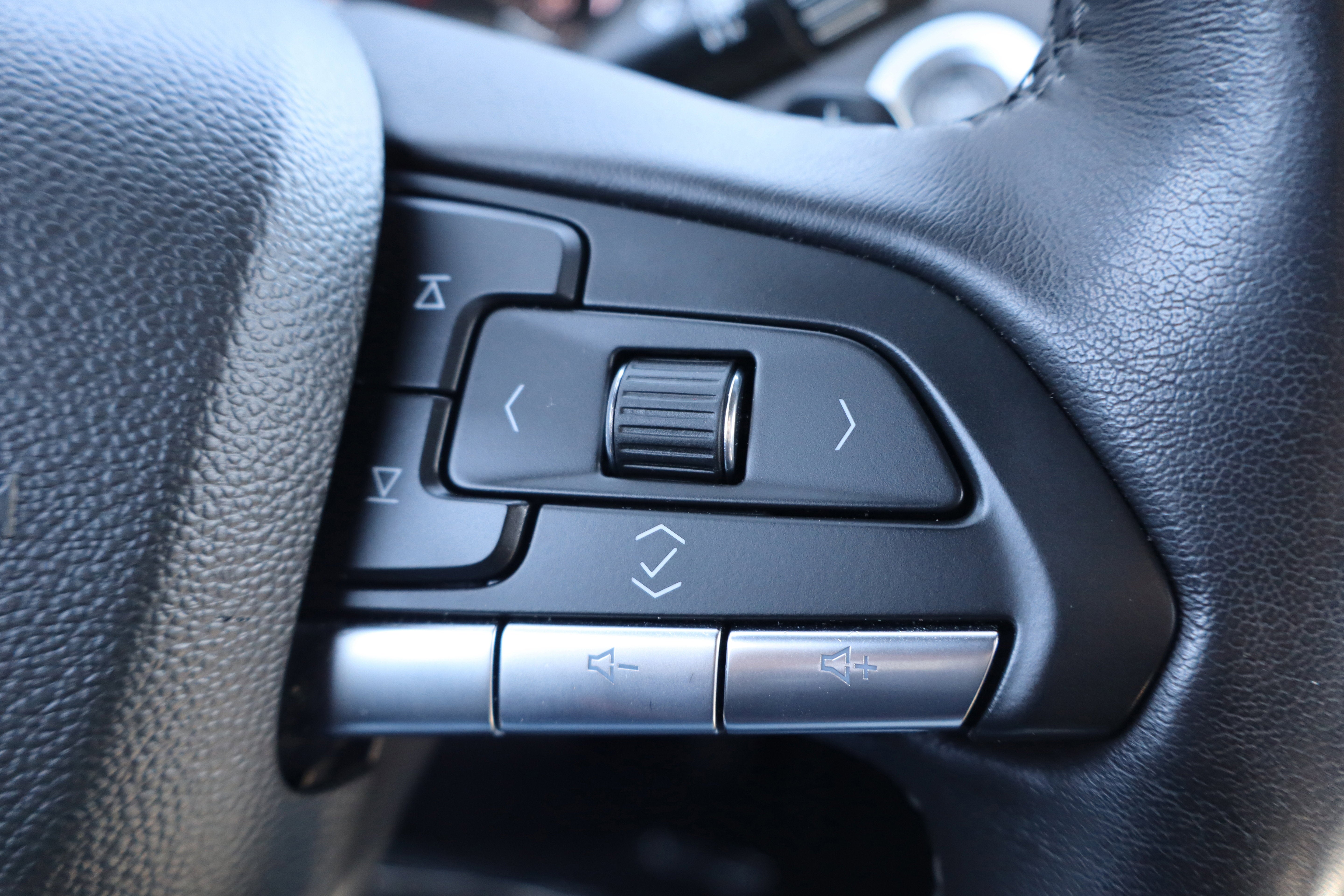 2023 Cadillac XT4 FWD Premium Luxury