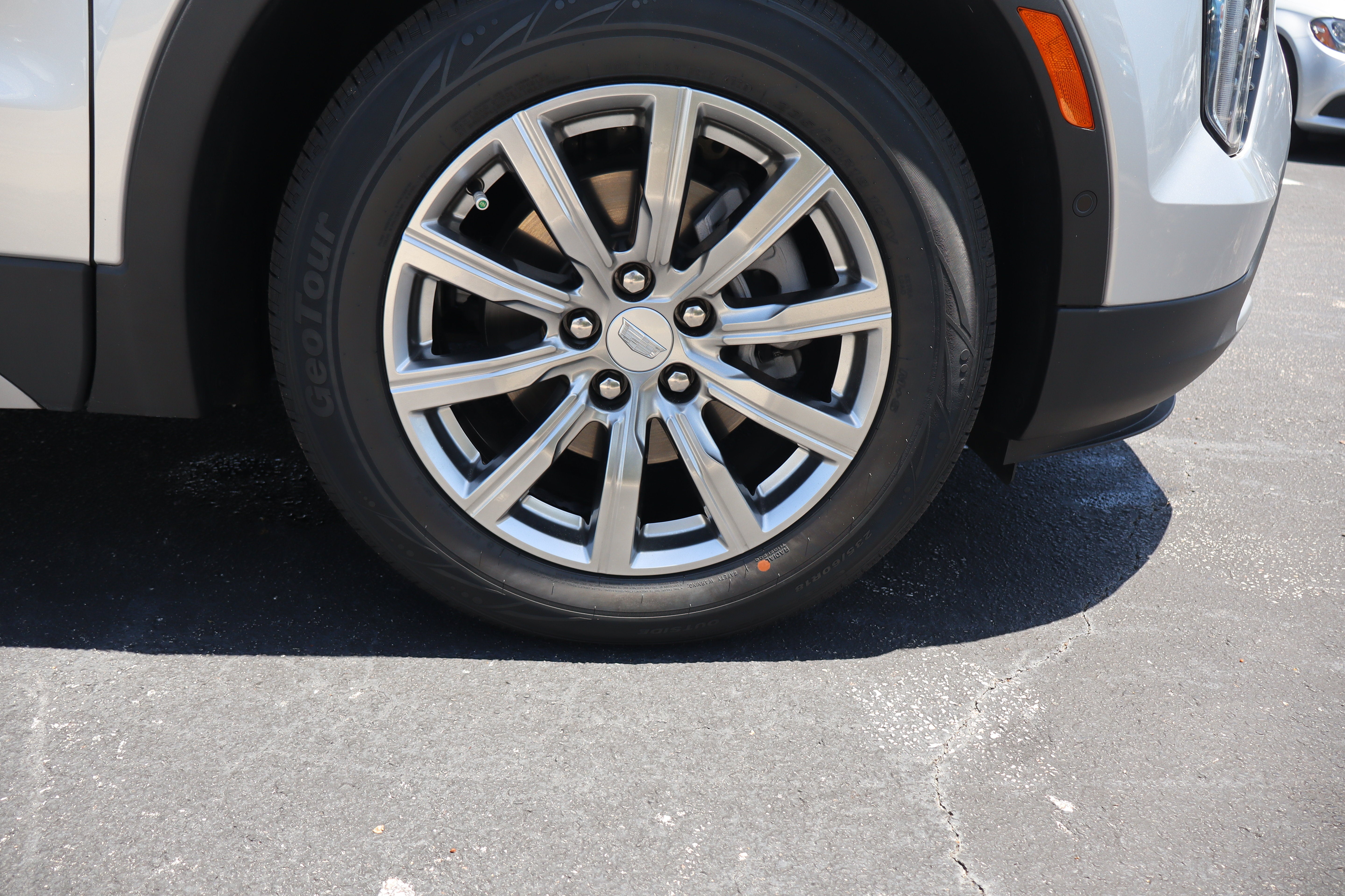 2022 Cadillac XT4 FWD Premium Luxury