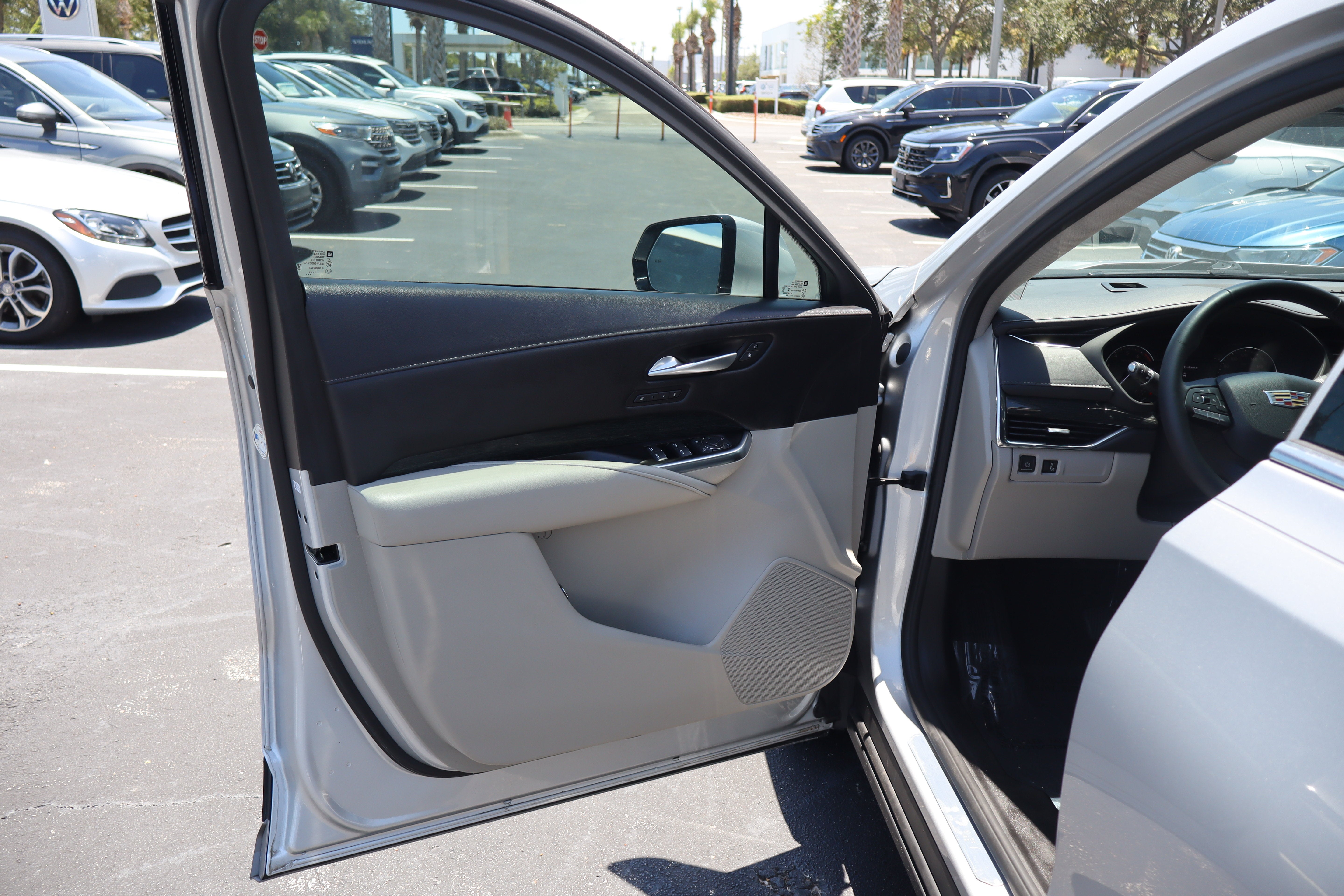 2022 Cadillac XT4 FWD Premium Luxury