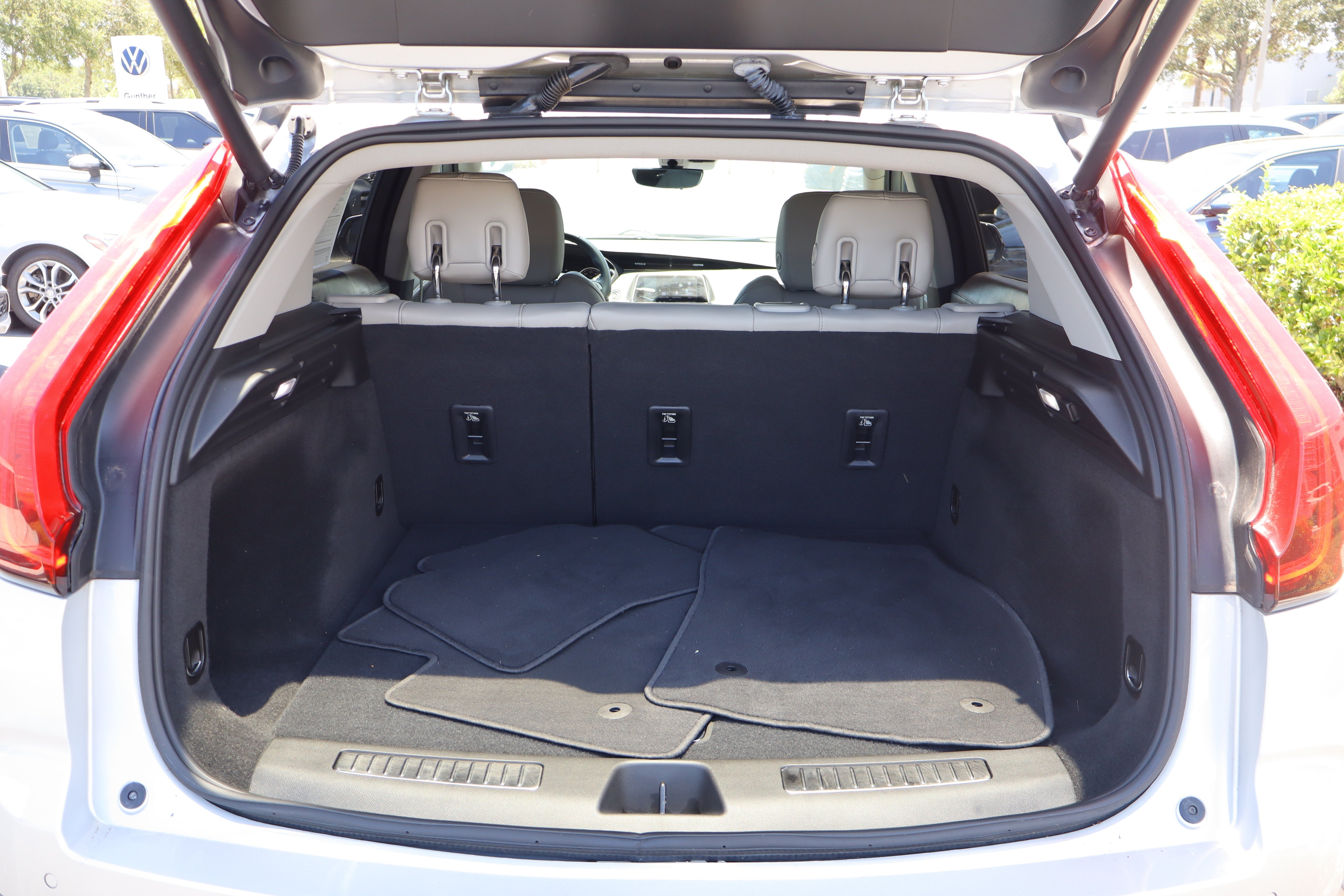 2022 Cadillac XT4 FWD Premium Luxury