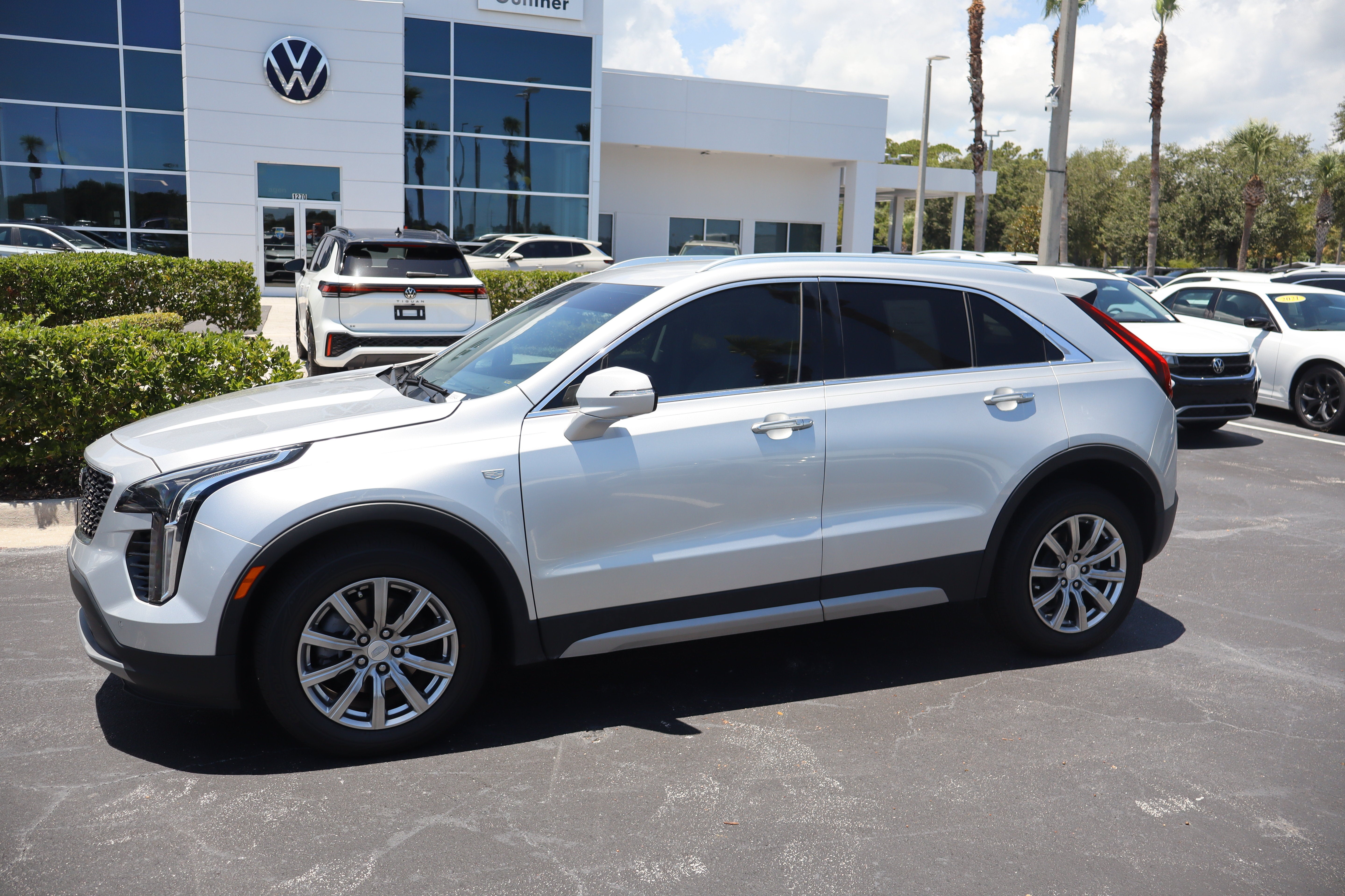 2022 Cadillac XT4 FWD Premium Luxury