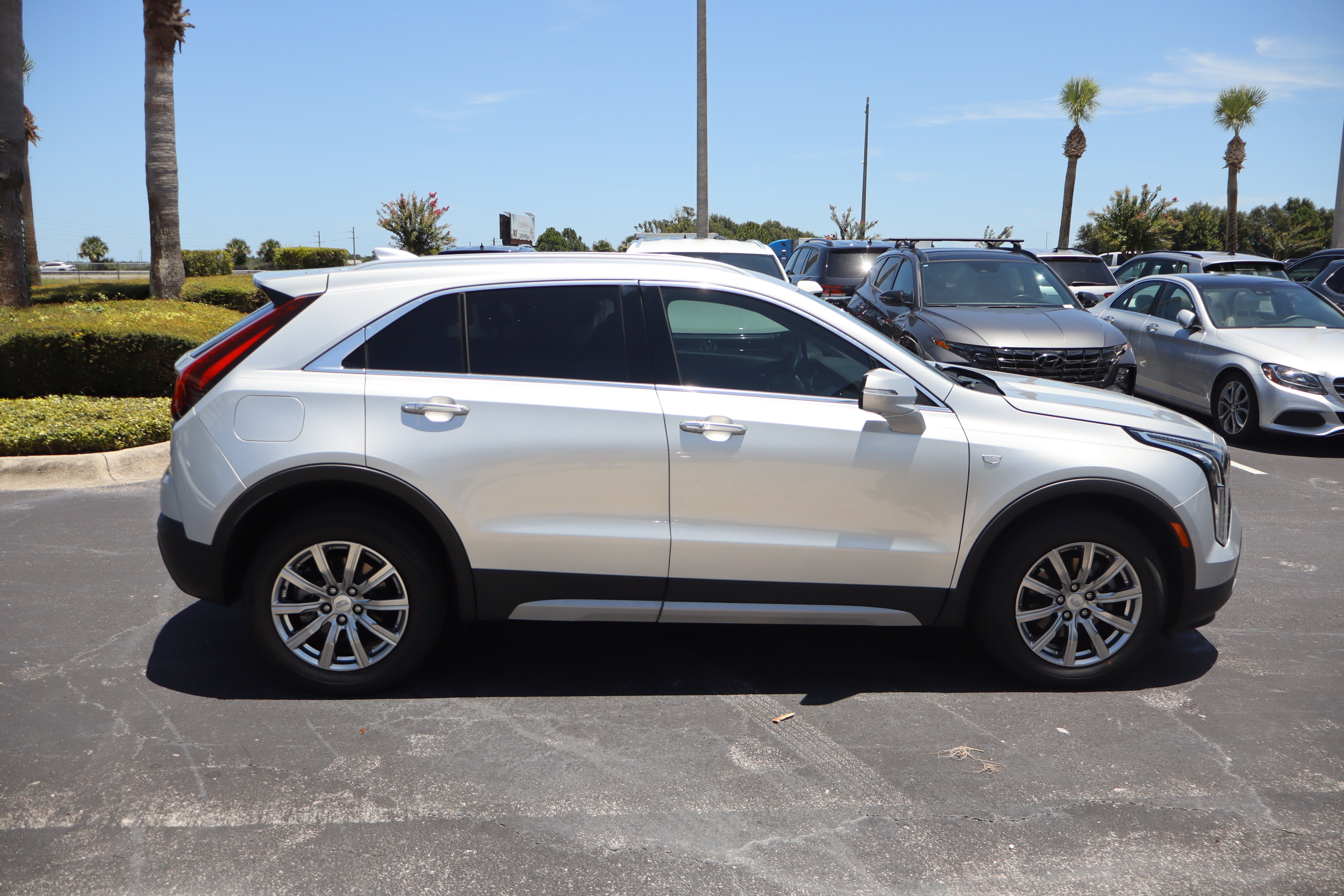 2022 Cadillac XT4 FWD Premium Luxury