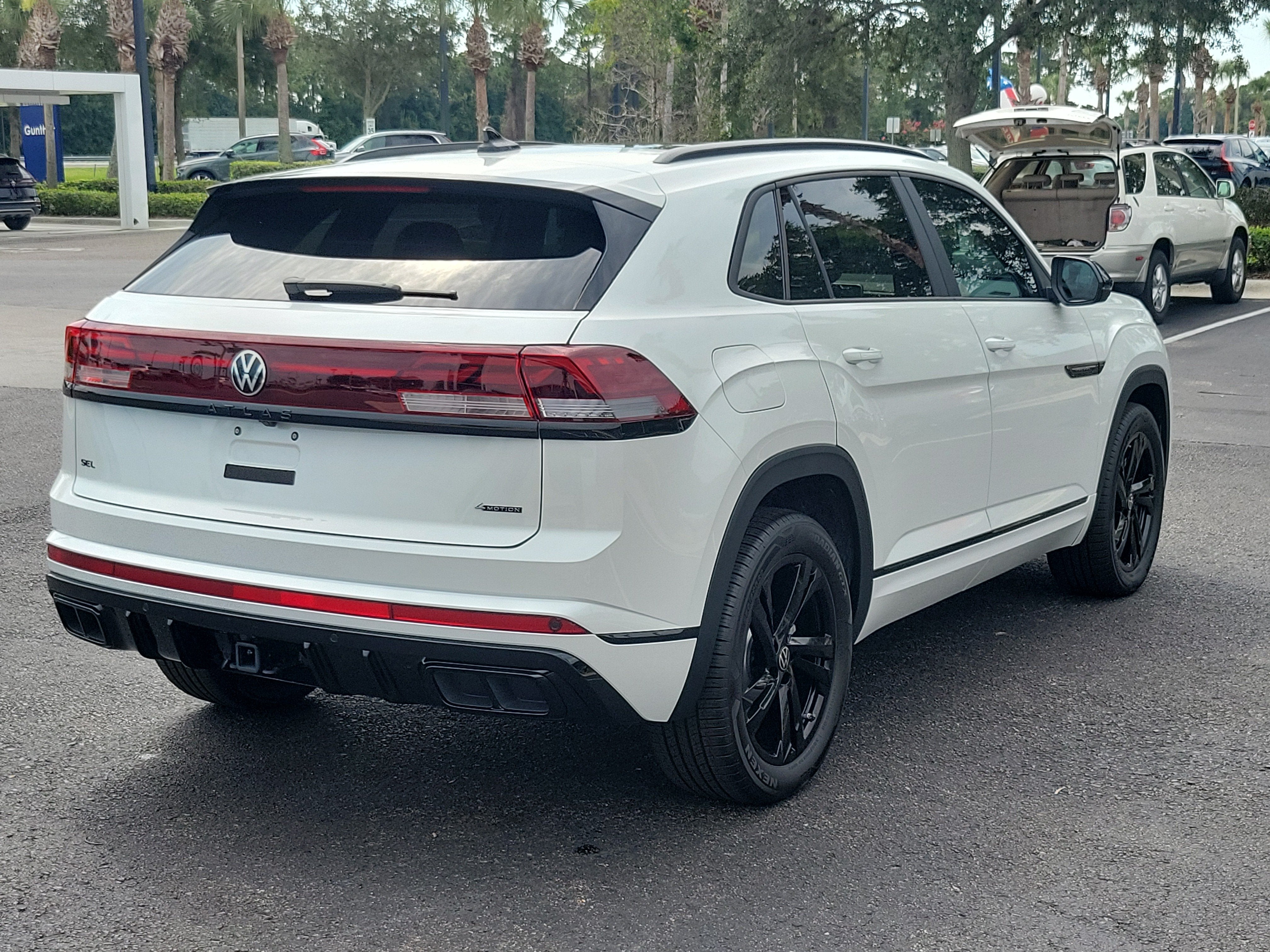 2026 Volkswagen Atlas Cross Sport 2.0T SEL R-Line Black