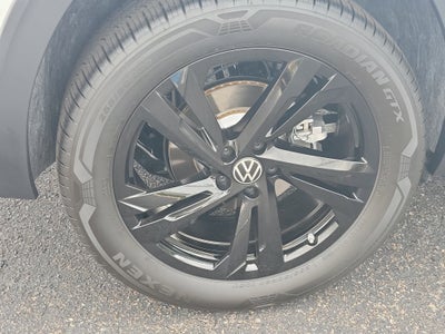 2026 Volkswagen Atlas Cross Sport 2.0T SEL R-Line Black