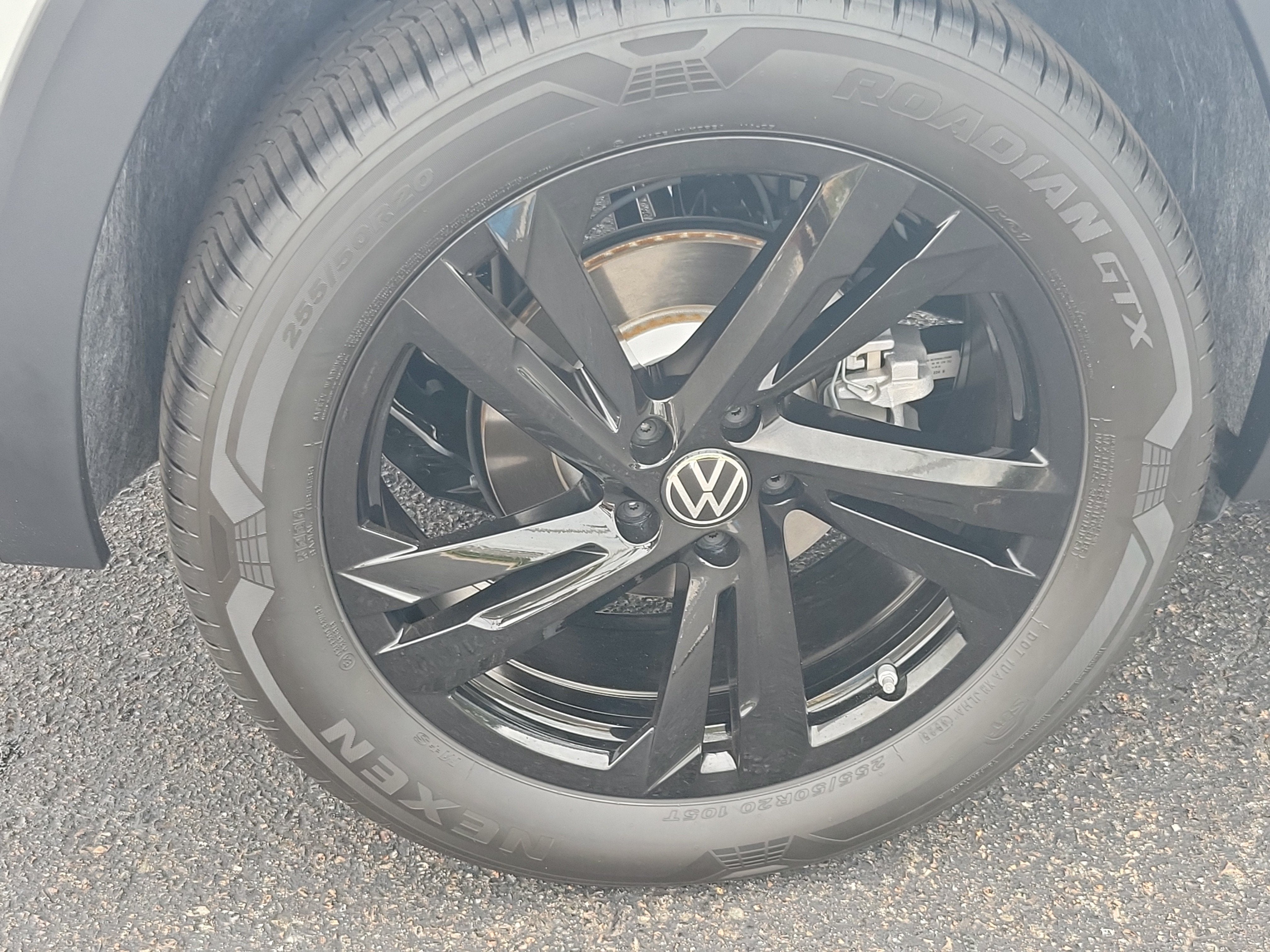 2026 Volkswagen Atlas Cross Sport 2.0T SEL R-Line Black