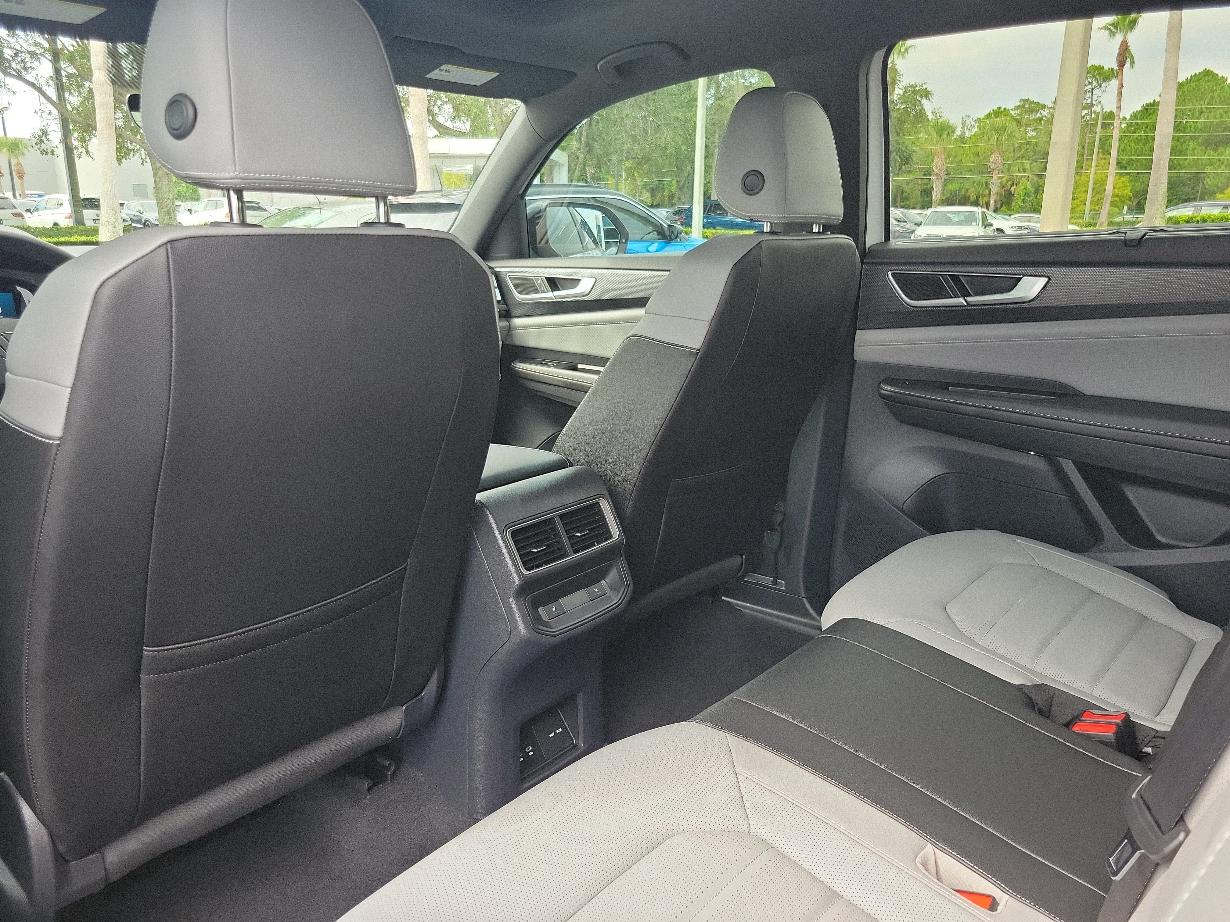2026 Volkswagen Atlas Cross Sport 2.0T SEL R-Line Black