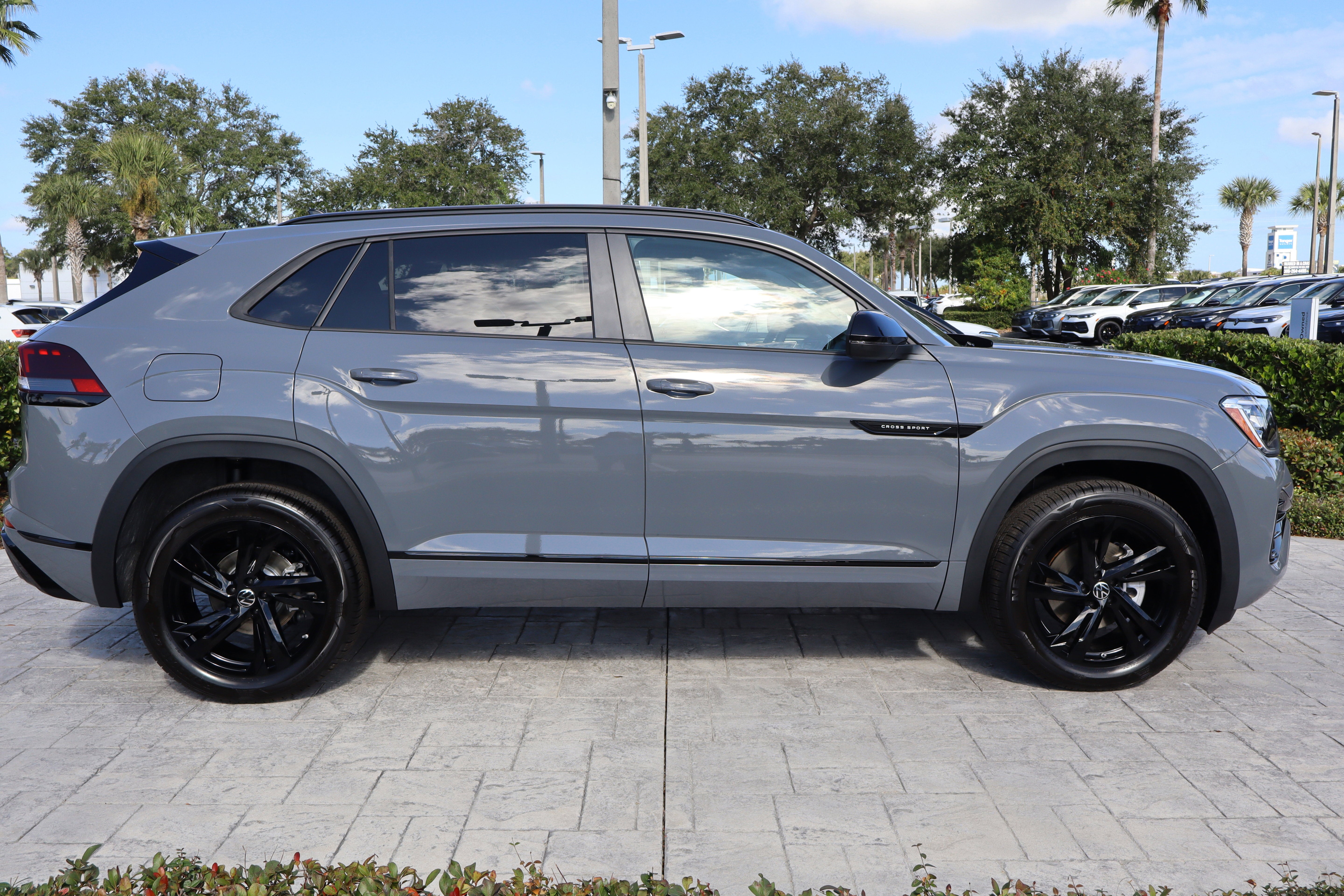 2026 Volkswagen Atlas Cross Sport 2.0T SEL R-Line Black