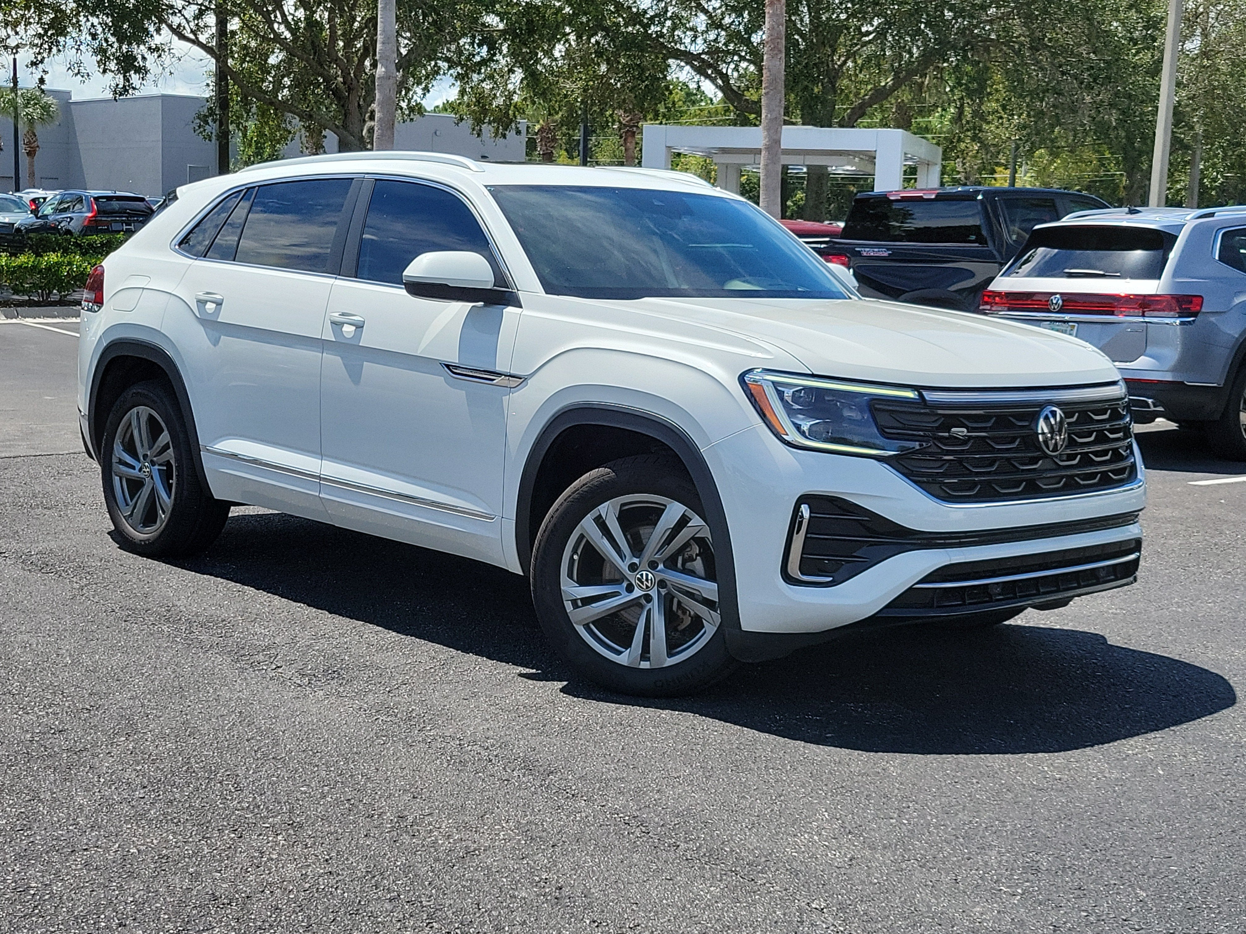 2024 Volkswagen Atlas Cross Sport 2.0T SEL R-Line