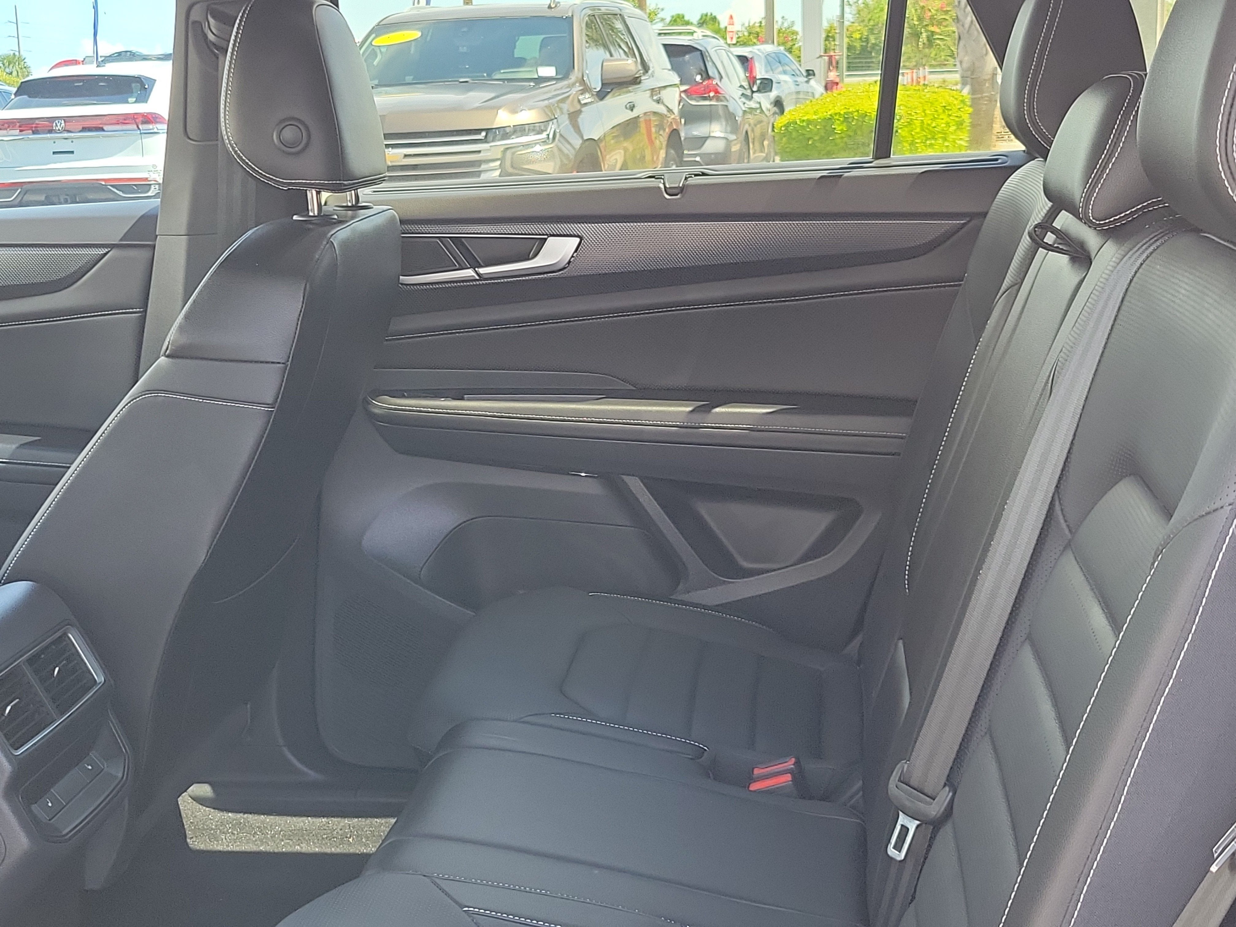 2024 Volkswagen Atlas Cross Sport 2.0T SEL R-Line