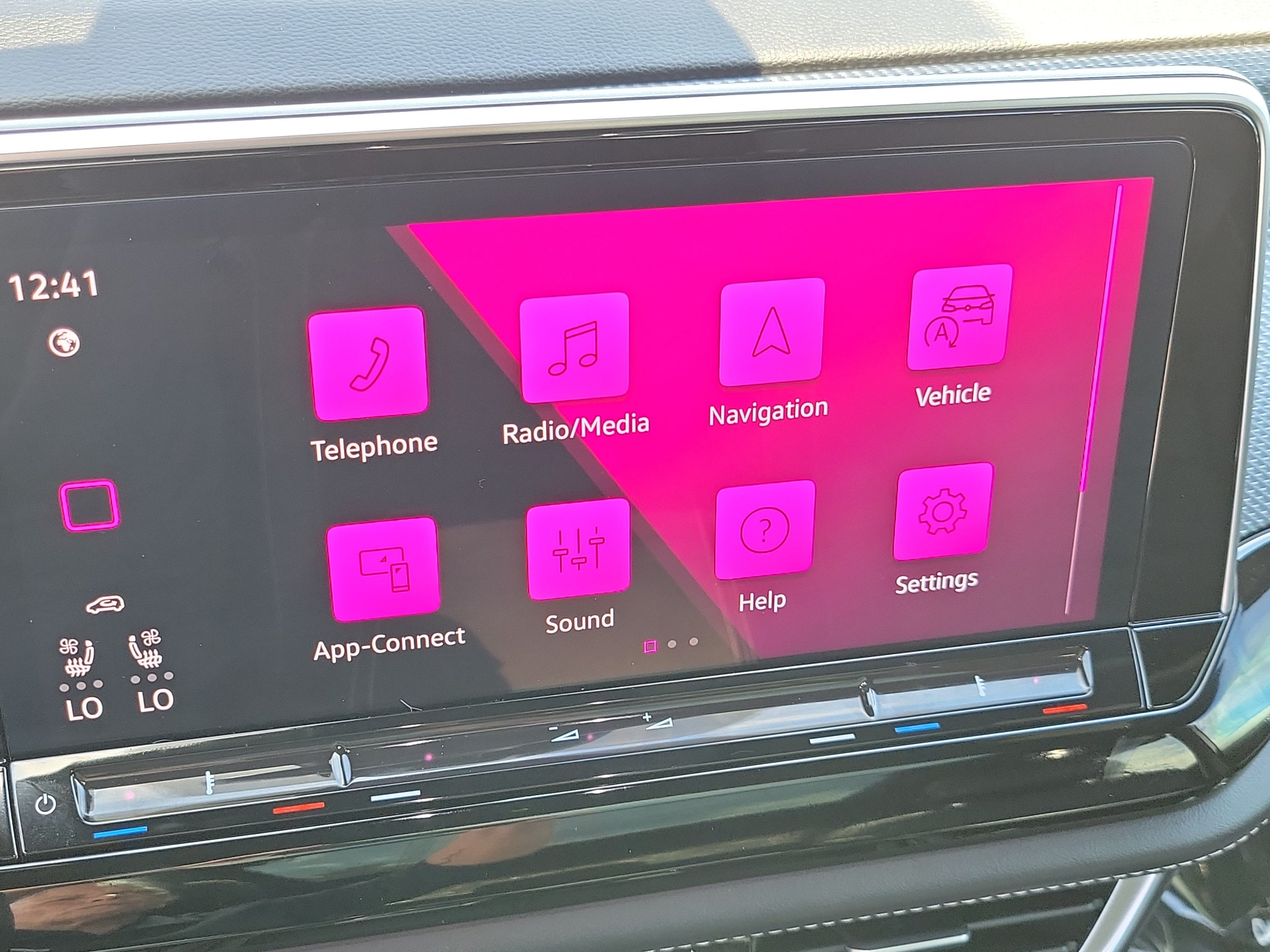 2024 Volkswagen Atlas Cross Sport 2.0T SEL R-Line
