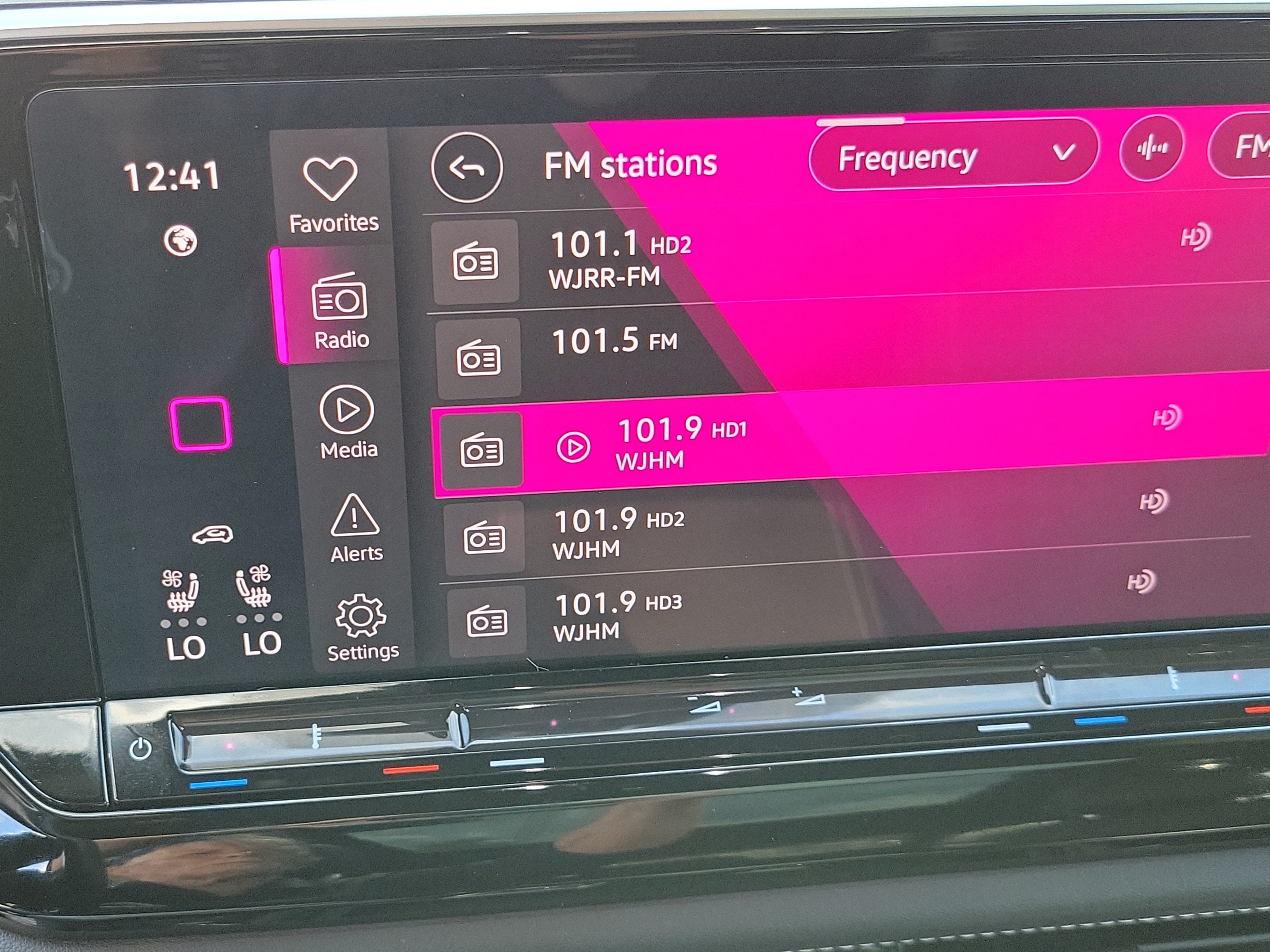 2024 Volkswagen Atlas Cross Sport 2.0T SEL R-Line