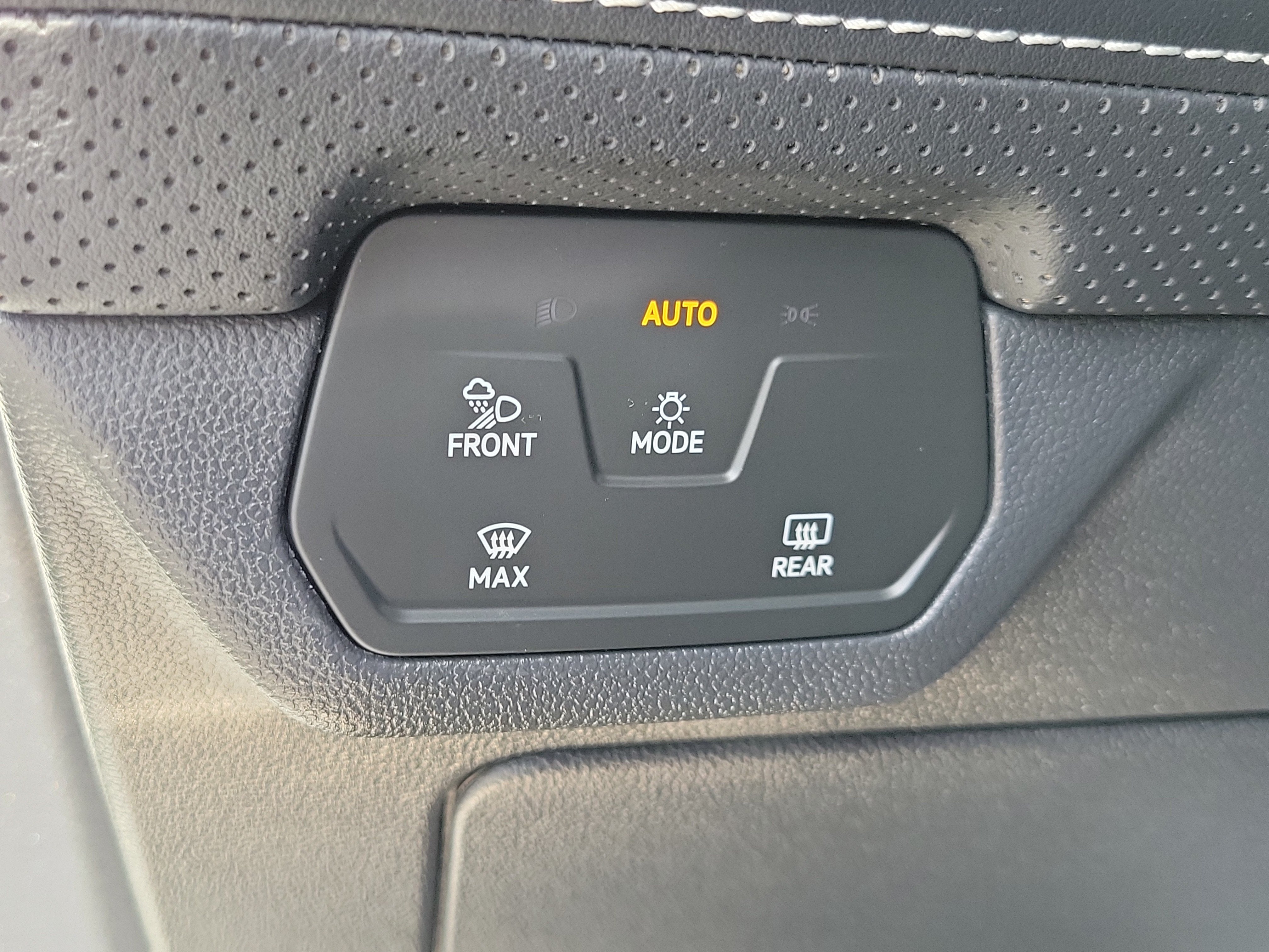 2024 Volkswagen Atlas Cross Sport 2.0T SEL R-Line