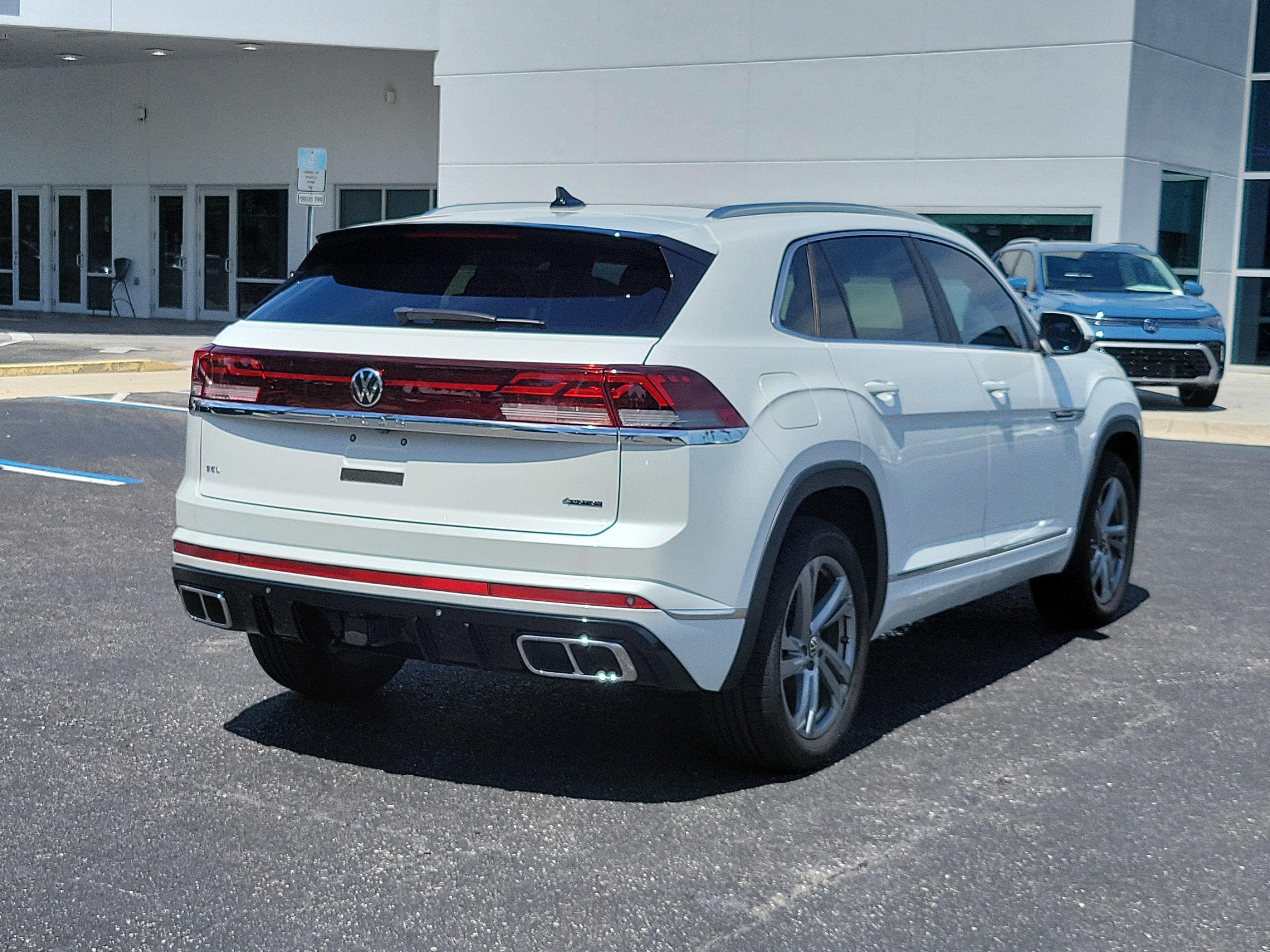 2024 Volkswagen Atlas Cross Sport 2.0T SEL R-Line