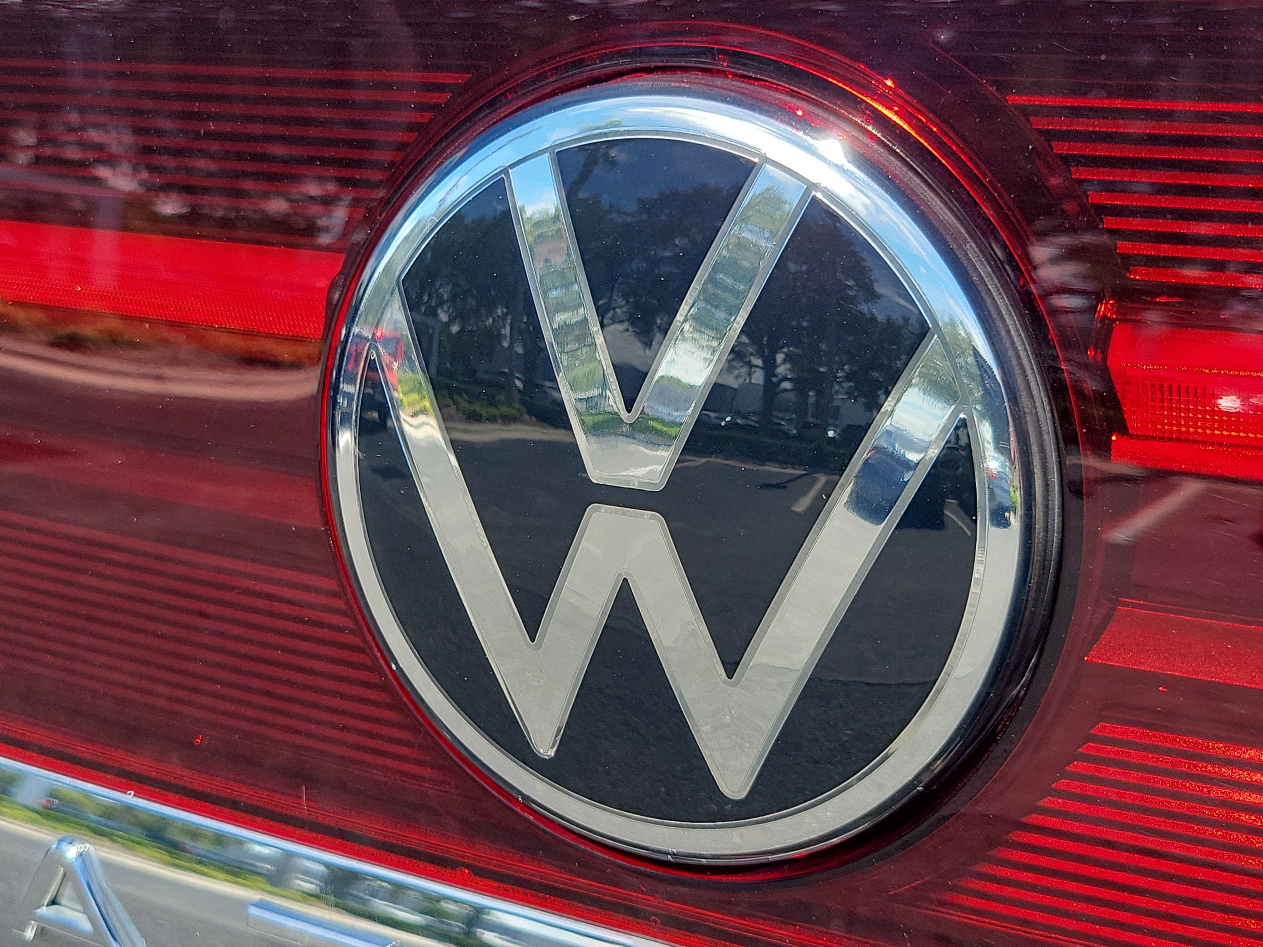 2024 Volkswagen Atlas Cross Sport 2.0T SEL R-Line