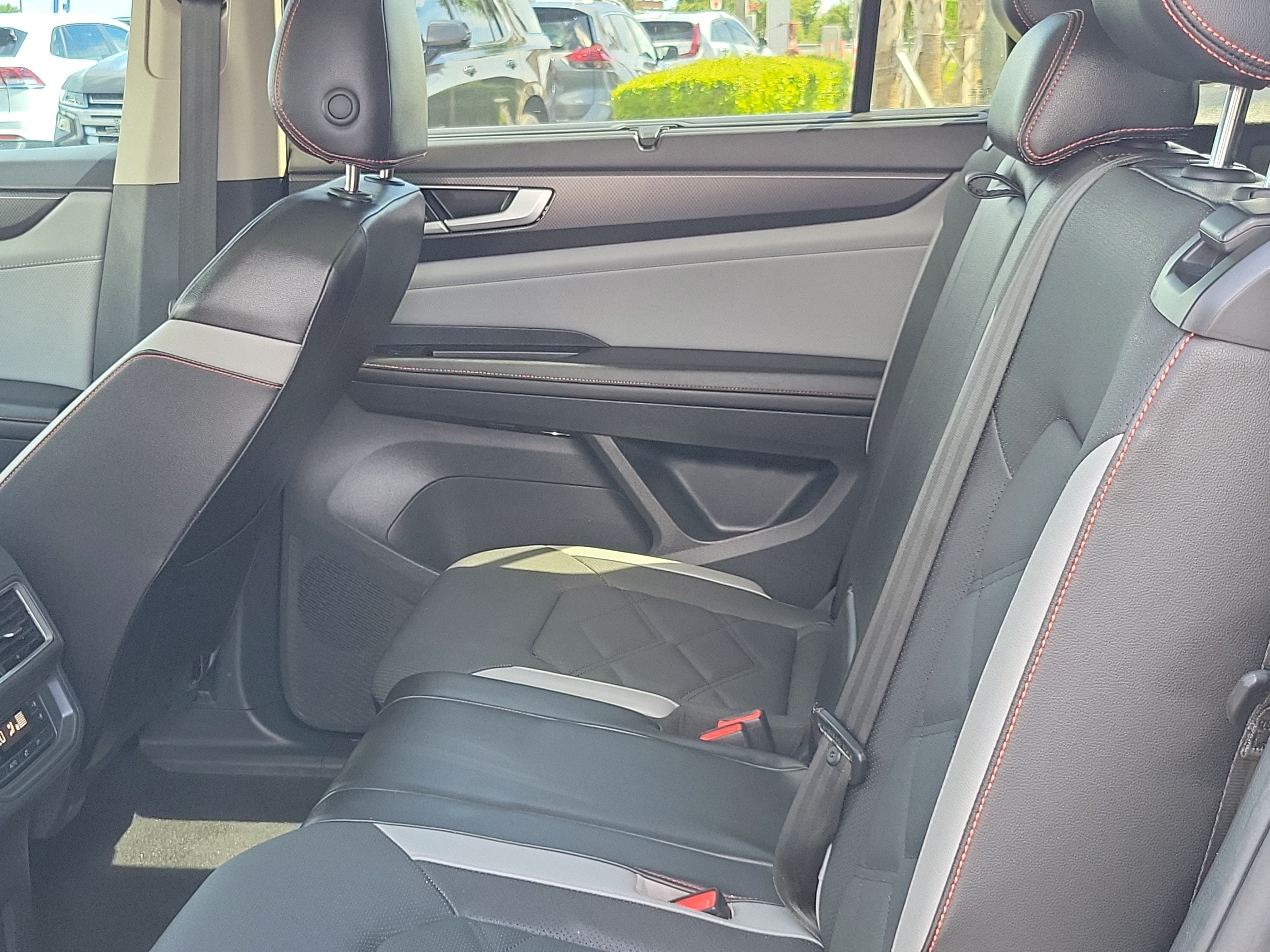 2024 Volkswagen Atlas 2.0T Peak Edition SE w/Technology