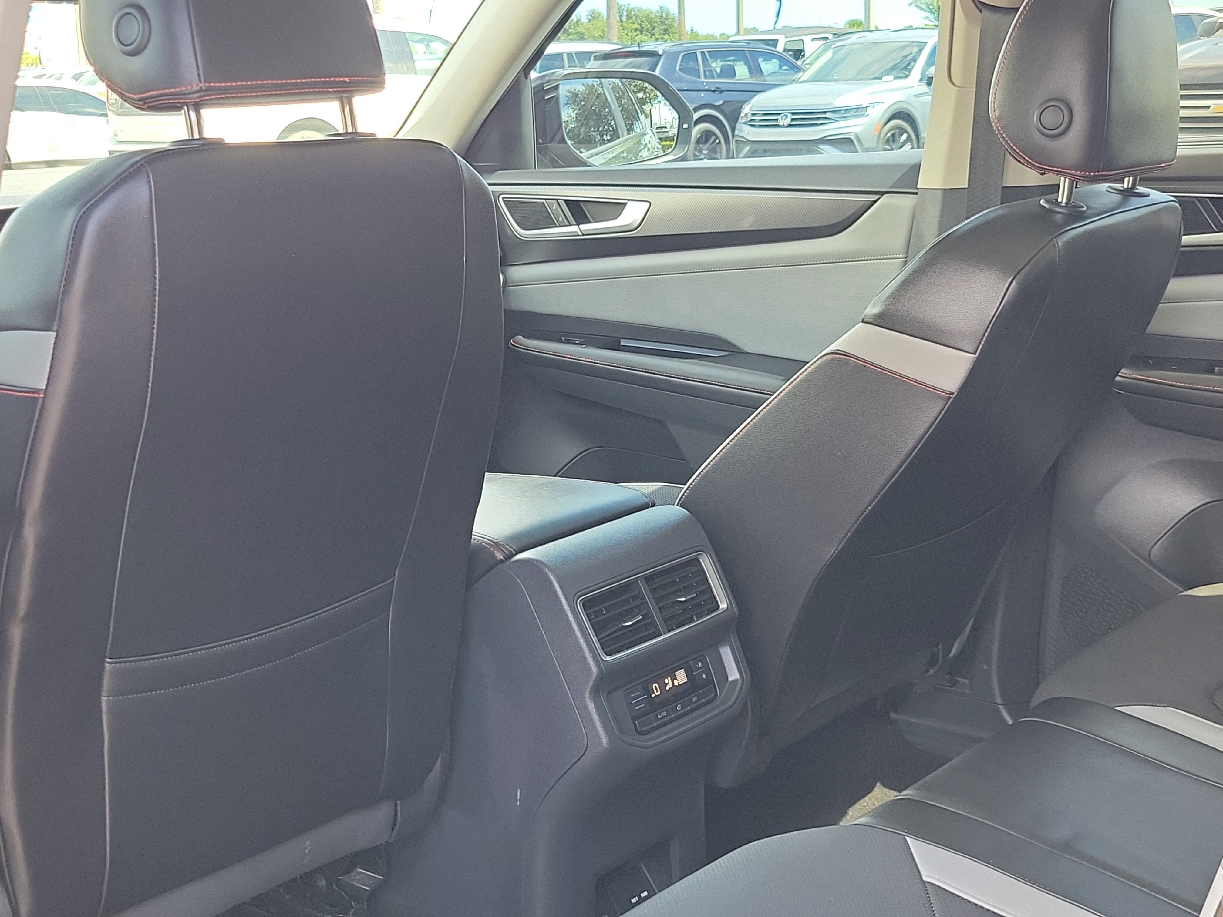 2024 Volkswagen Atlas 2.0T Peak Edition SE w/Technology