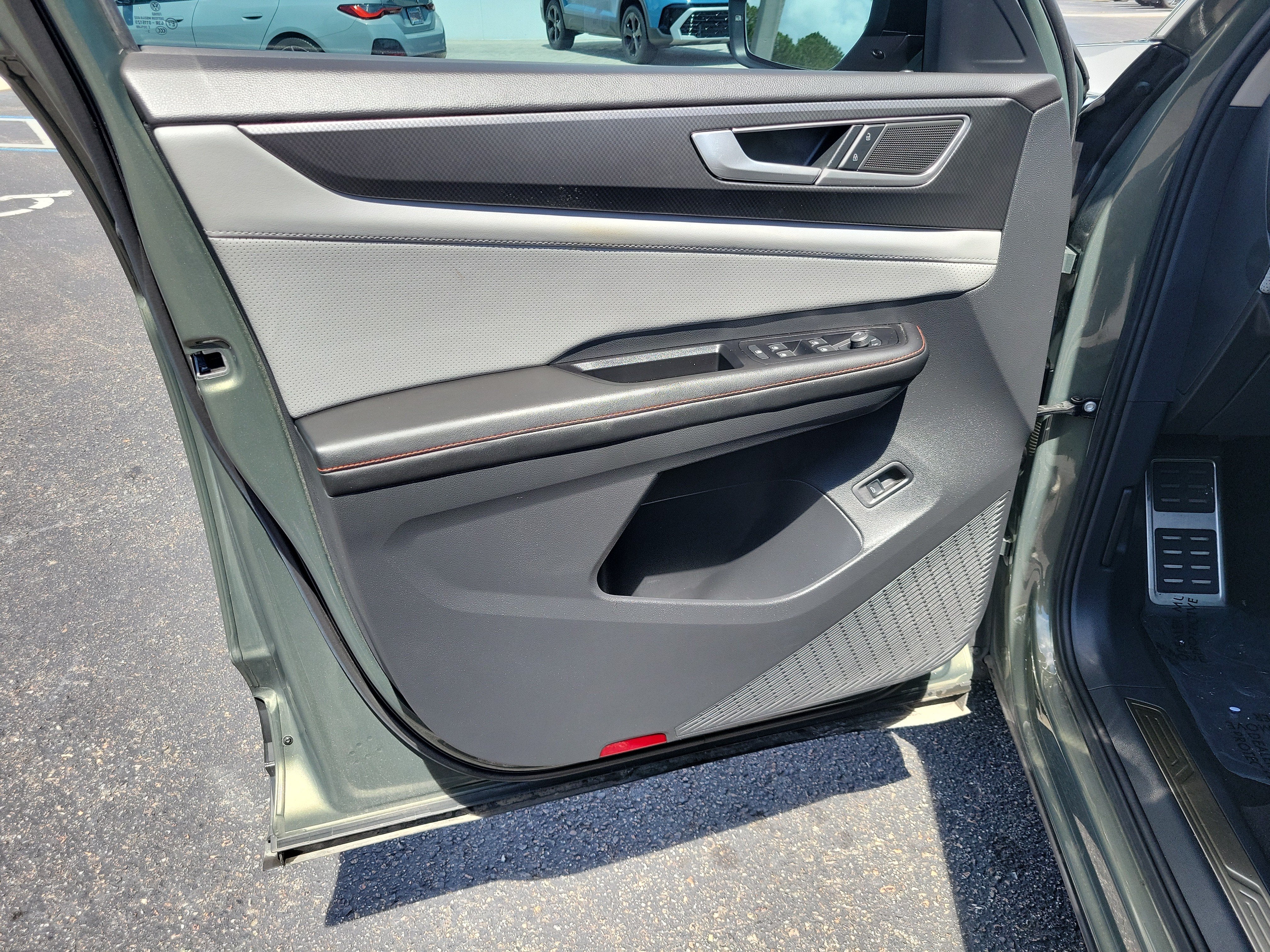 2024 Volkswagen Atlas 2.0T Peak Edition SE w/Technology
