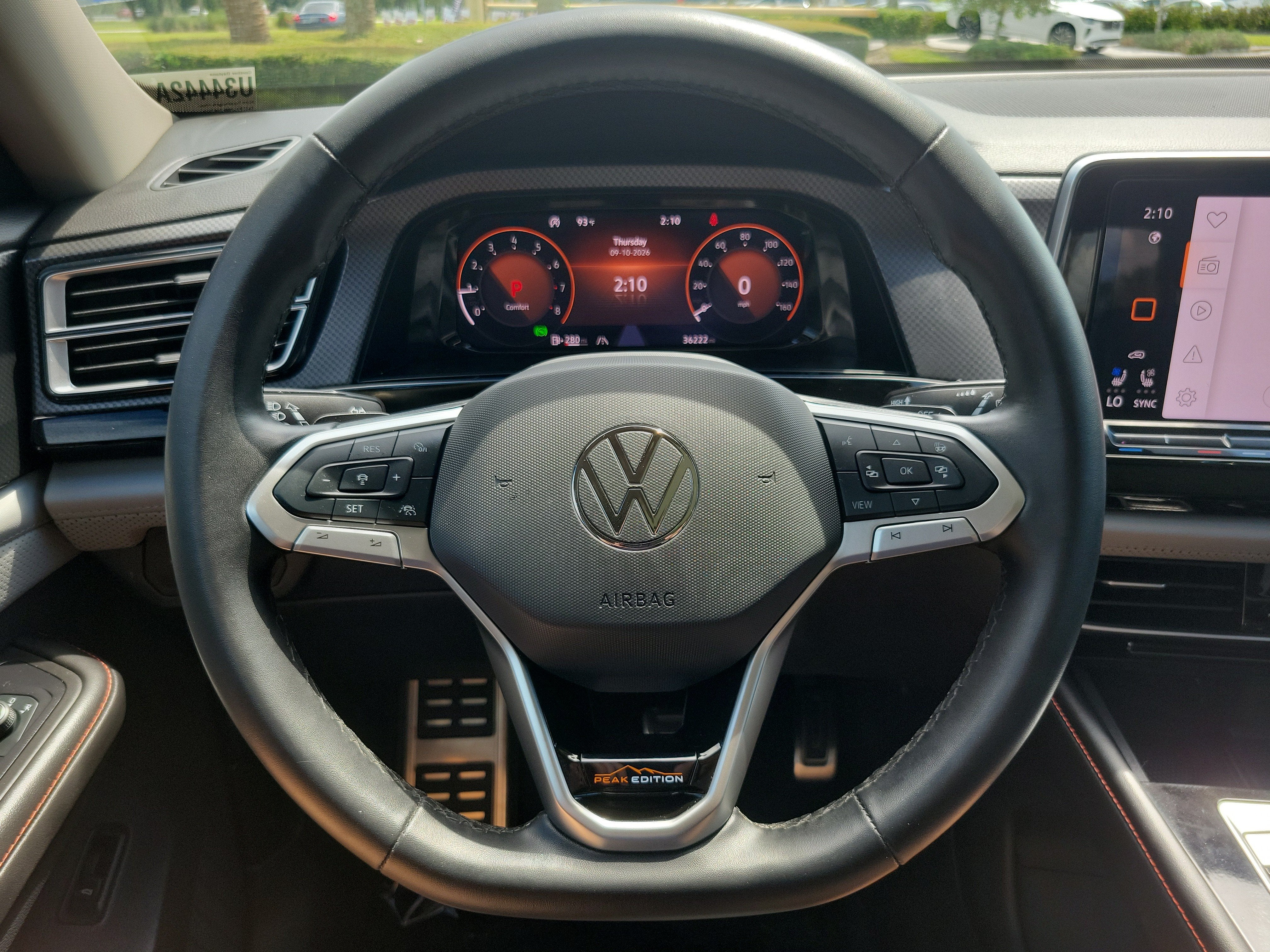 2024 Volkswagen Atlas 2.0T Peak Edition SE w/Technology