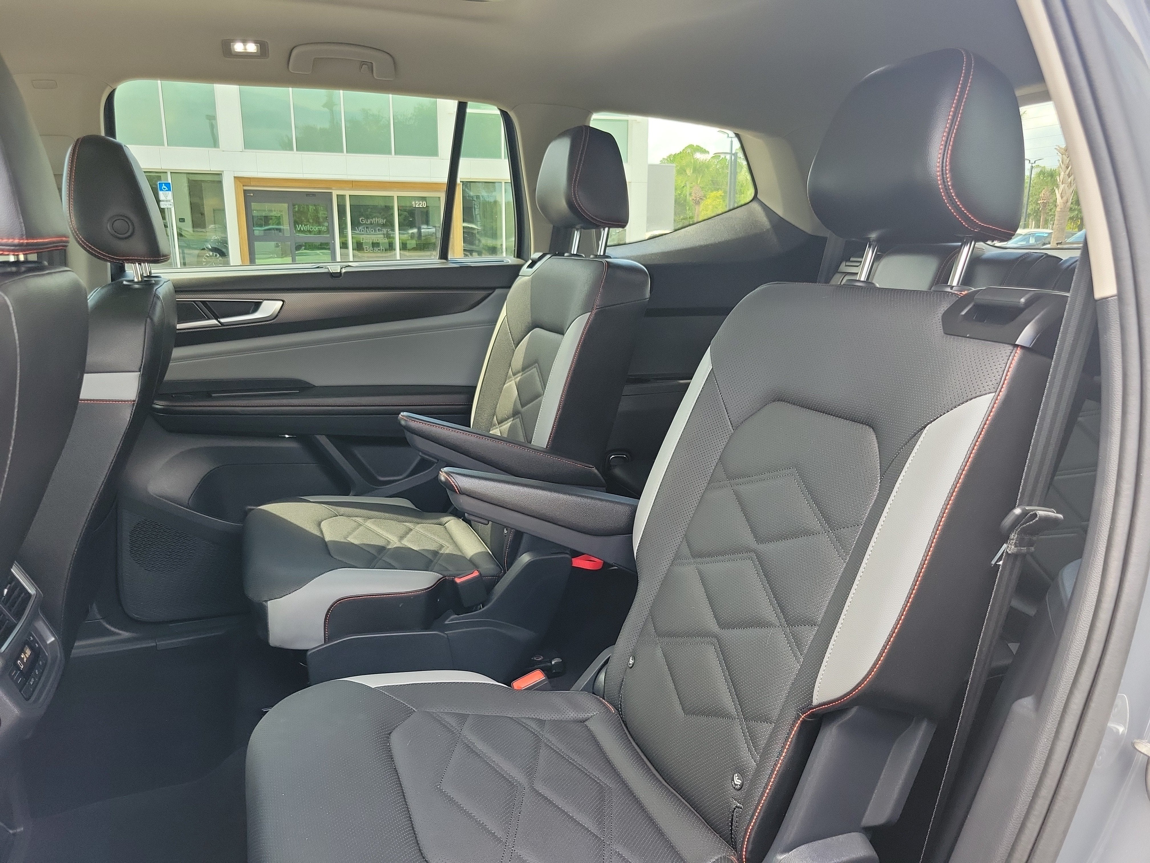 2024 Volkswagen Atlas 2.0T Peak Edition SE w/Technology