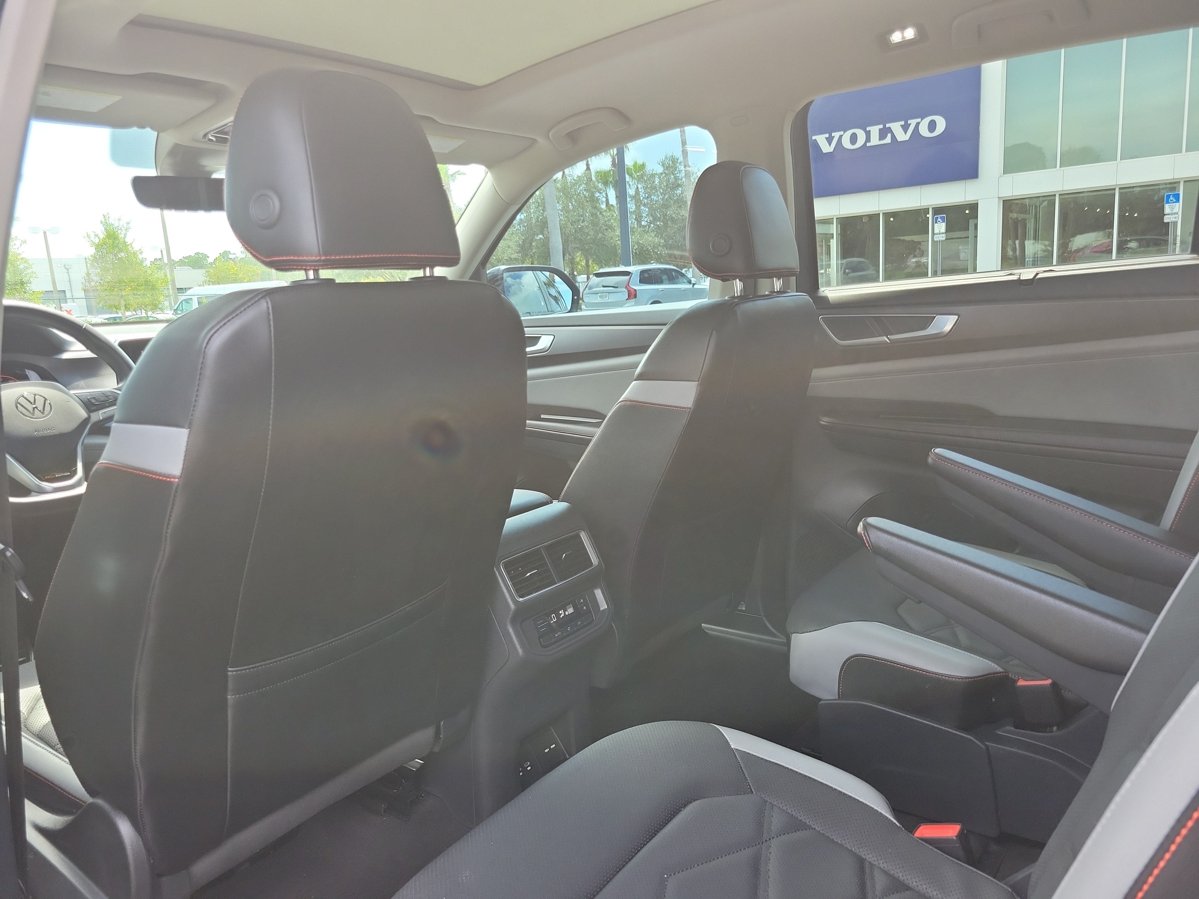 2024 Volkswagen Atlas 2.0T Peak Edition SE w/Technology