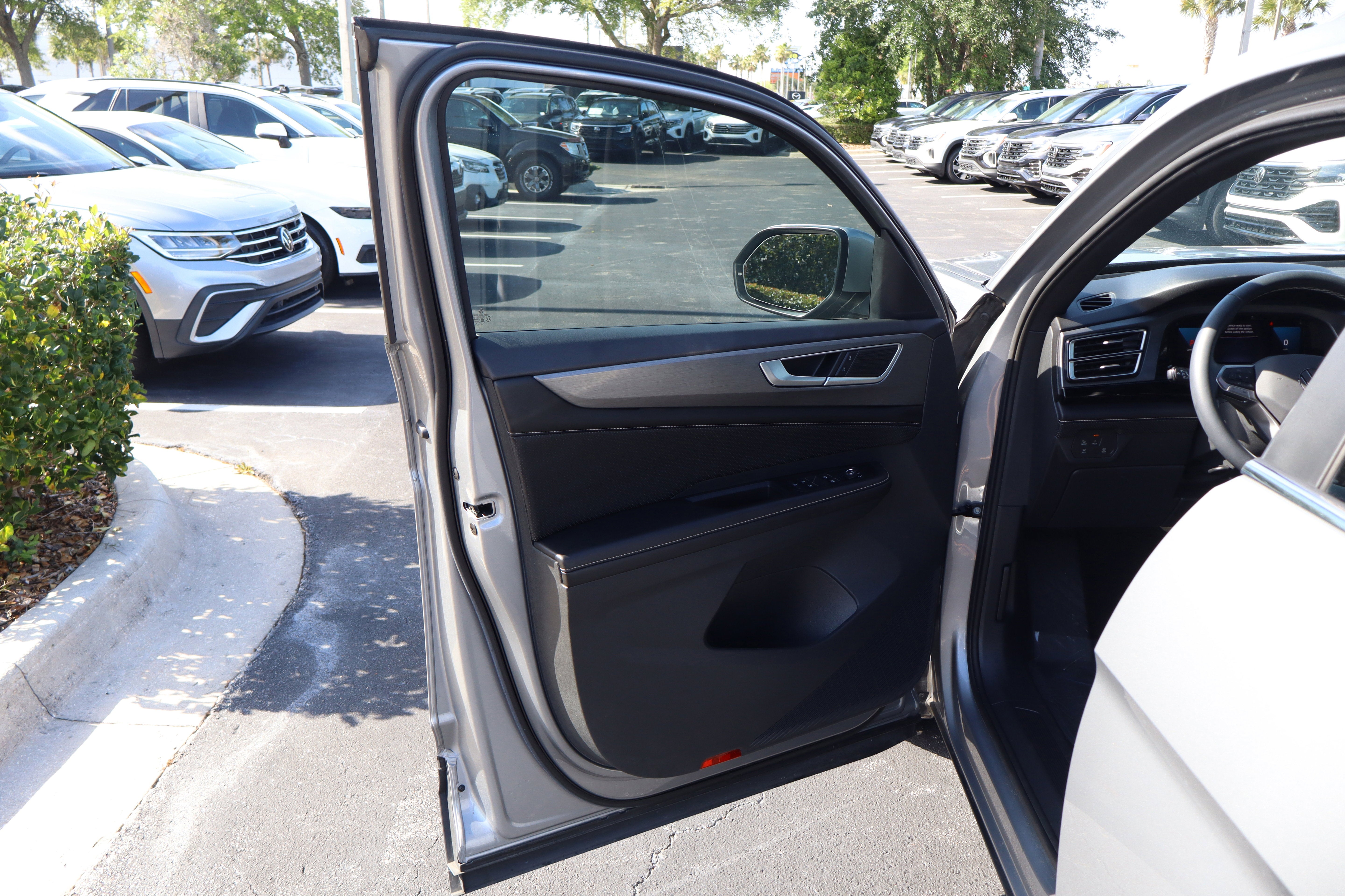 2024 Volkswagen Atlas Cross Sport 2.0T SE