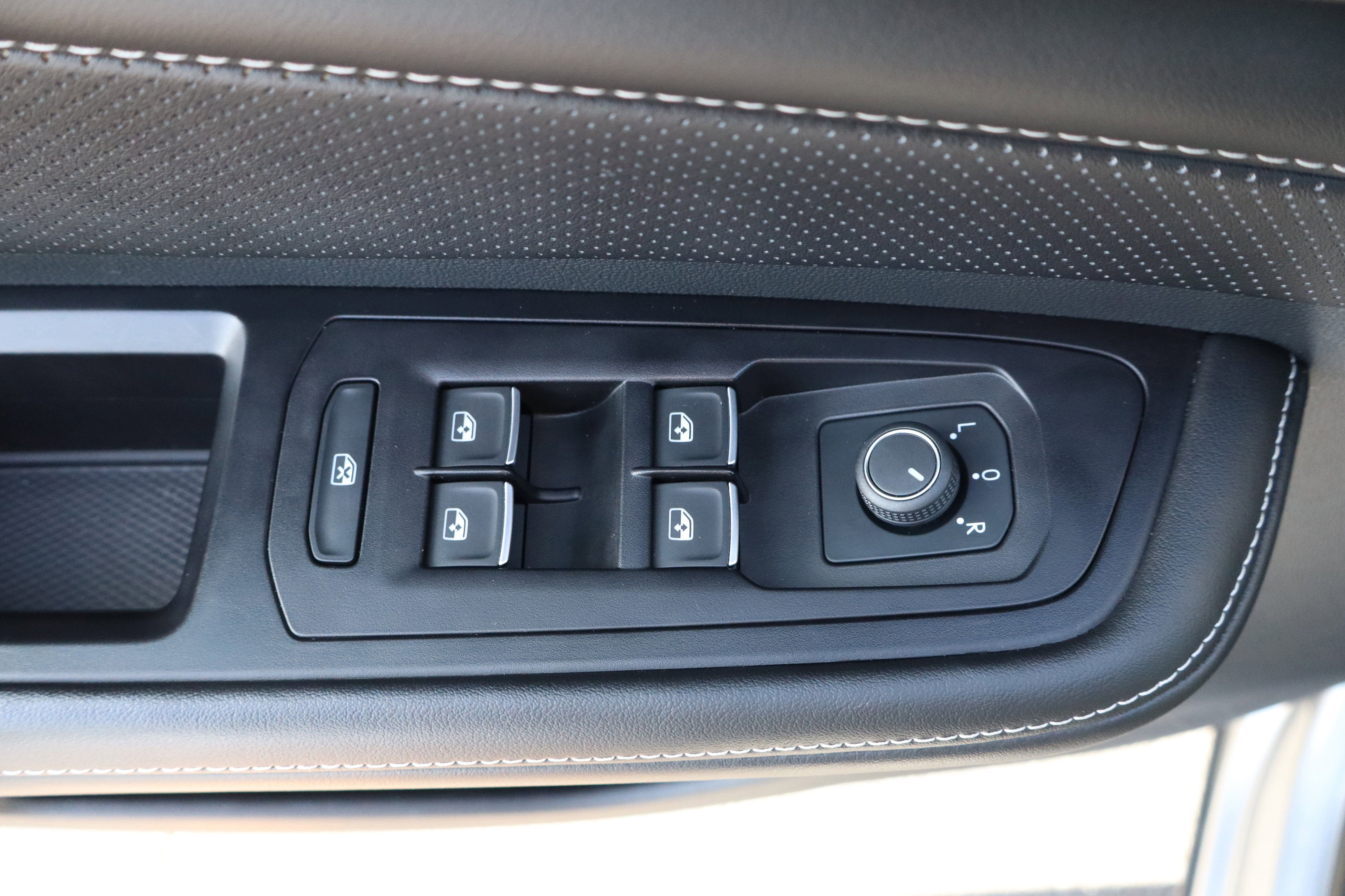 2024 Volkswagen Atlas Cross Sport 2.0T SE