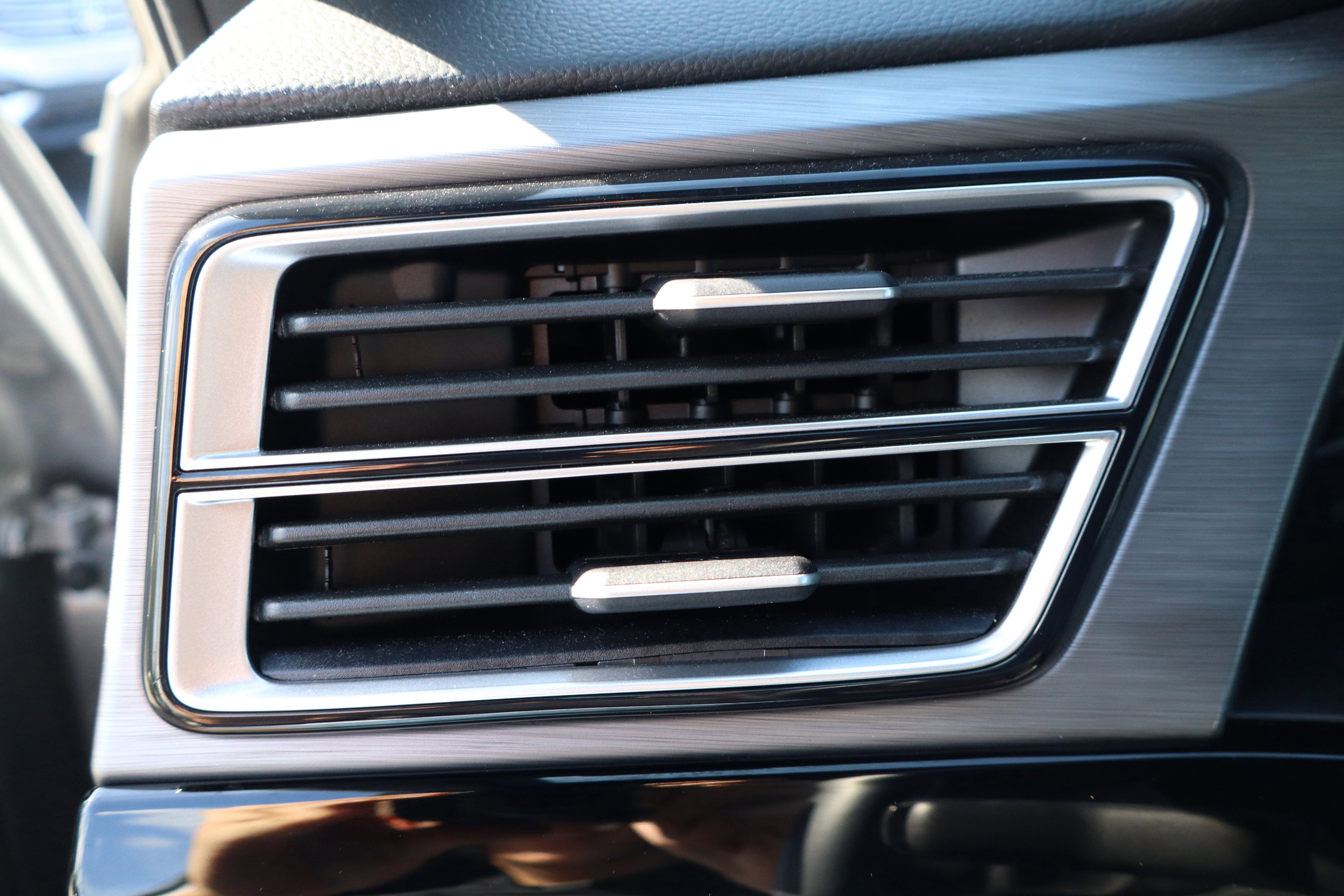 2024 Volkswagen Atlas Cross Sport 2.0T SE