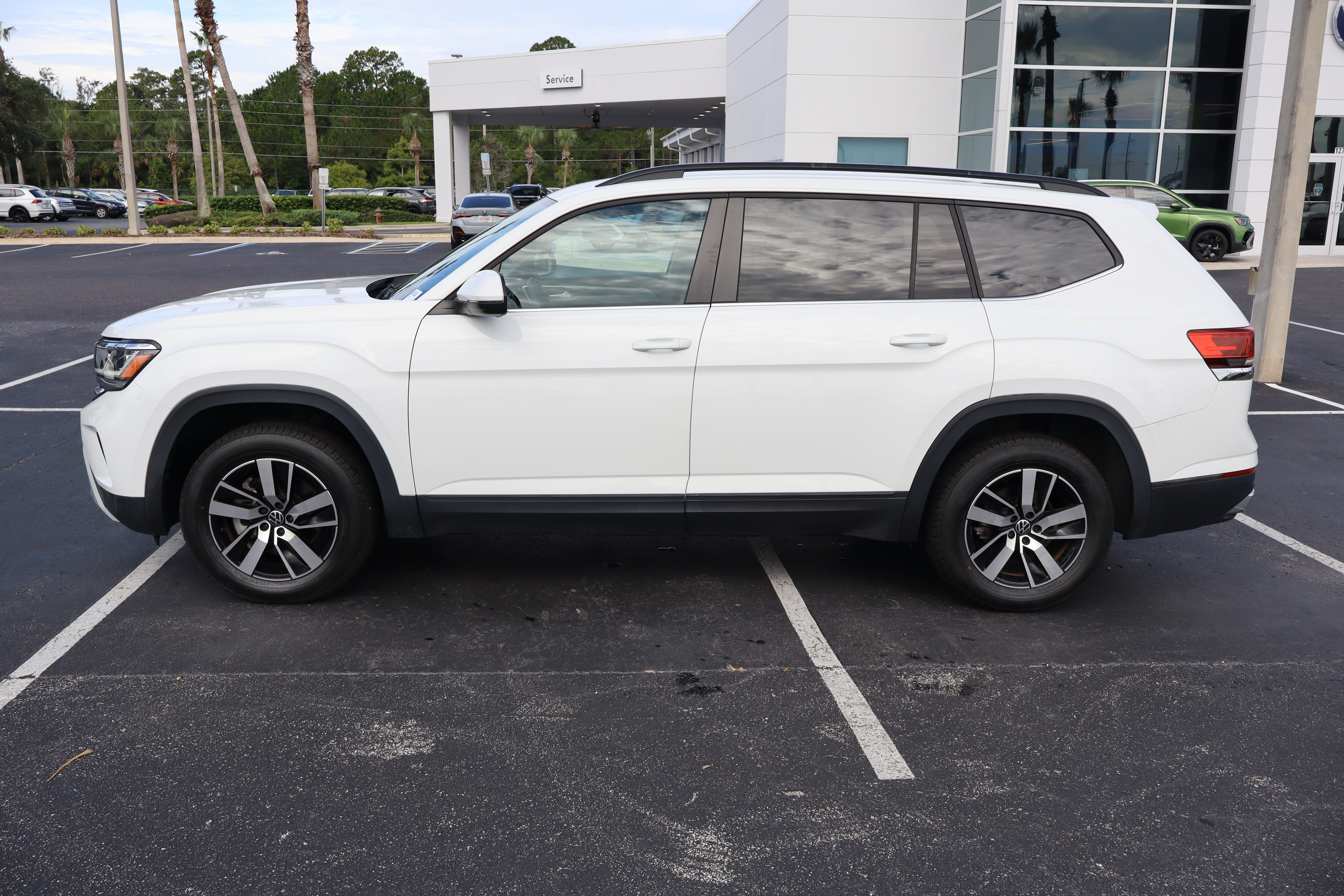 2023 Volkswagen Atlas 2.0T SE