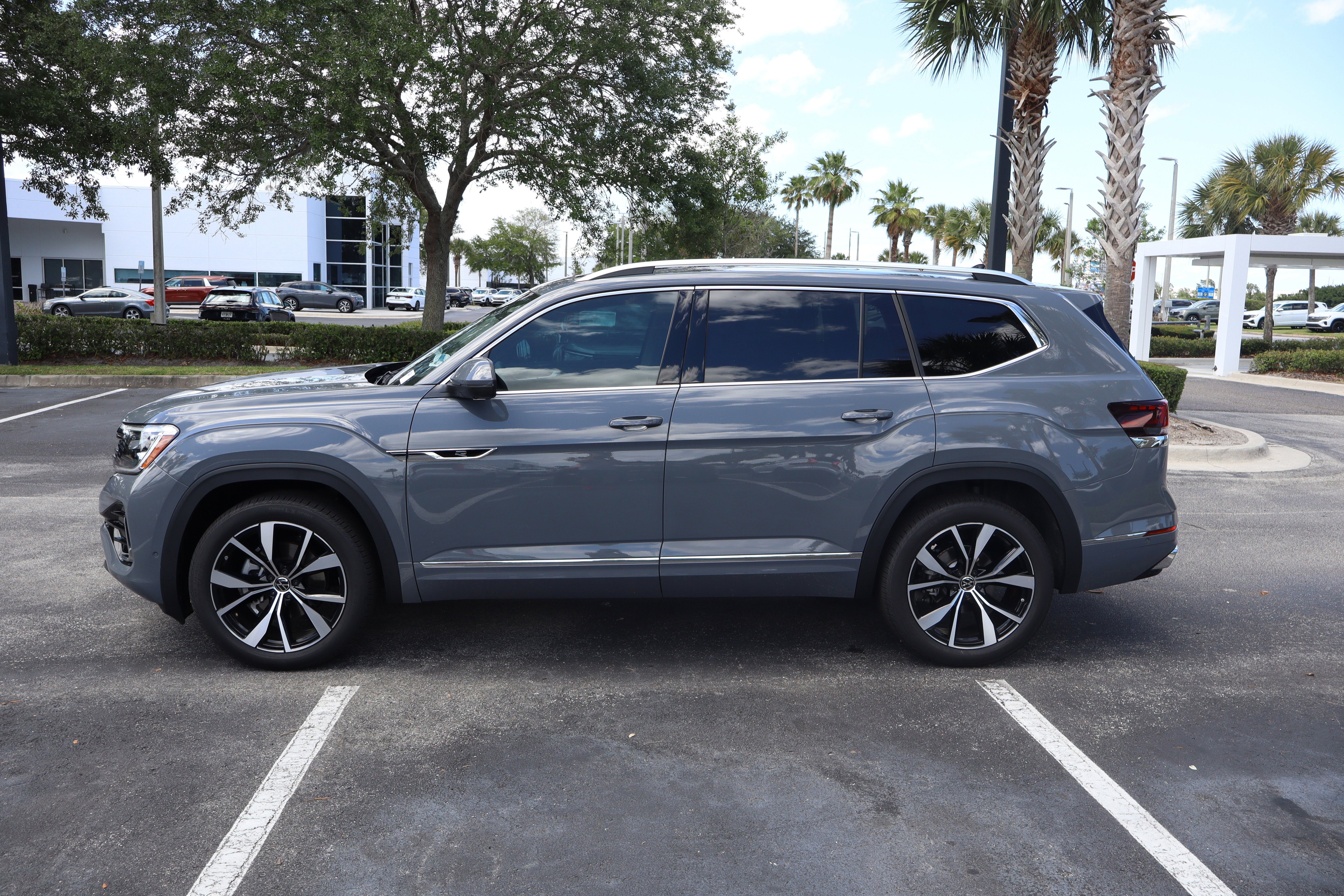 2026 Volkswagen Atlas 2.0T SEL Premium R-Line