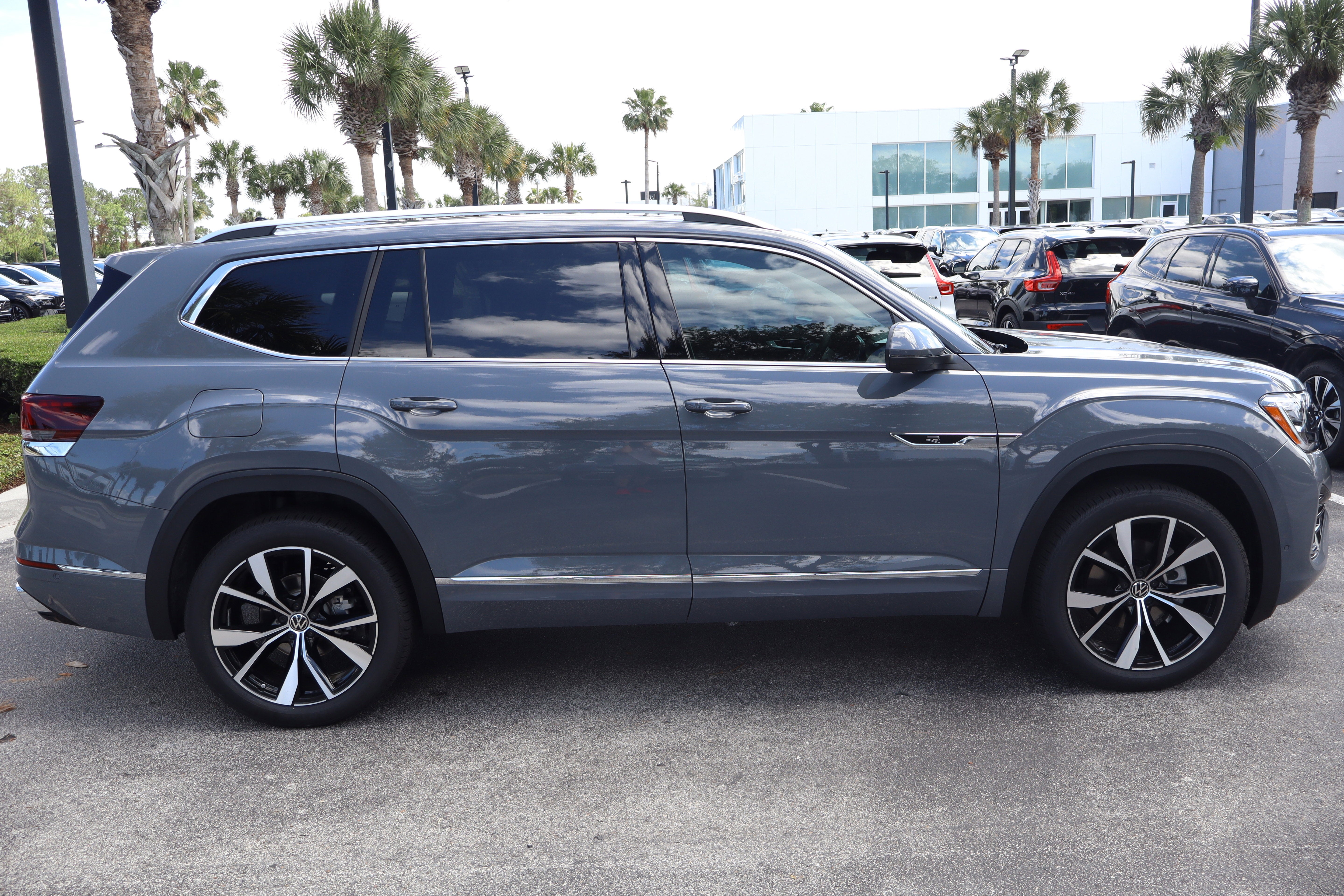 2026 Volkswagen Atlas 2.0T SEL Premium R-Line