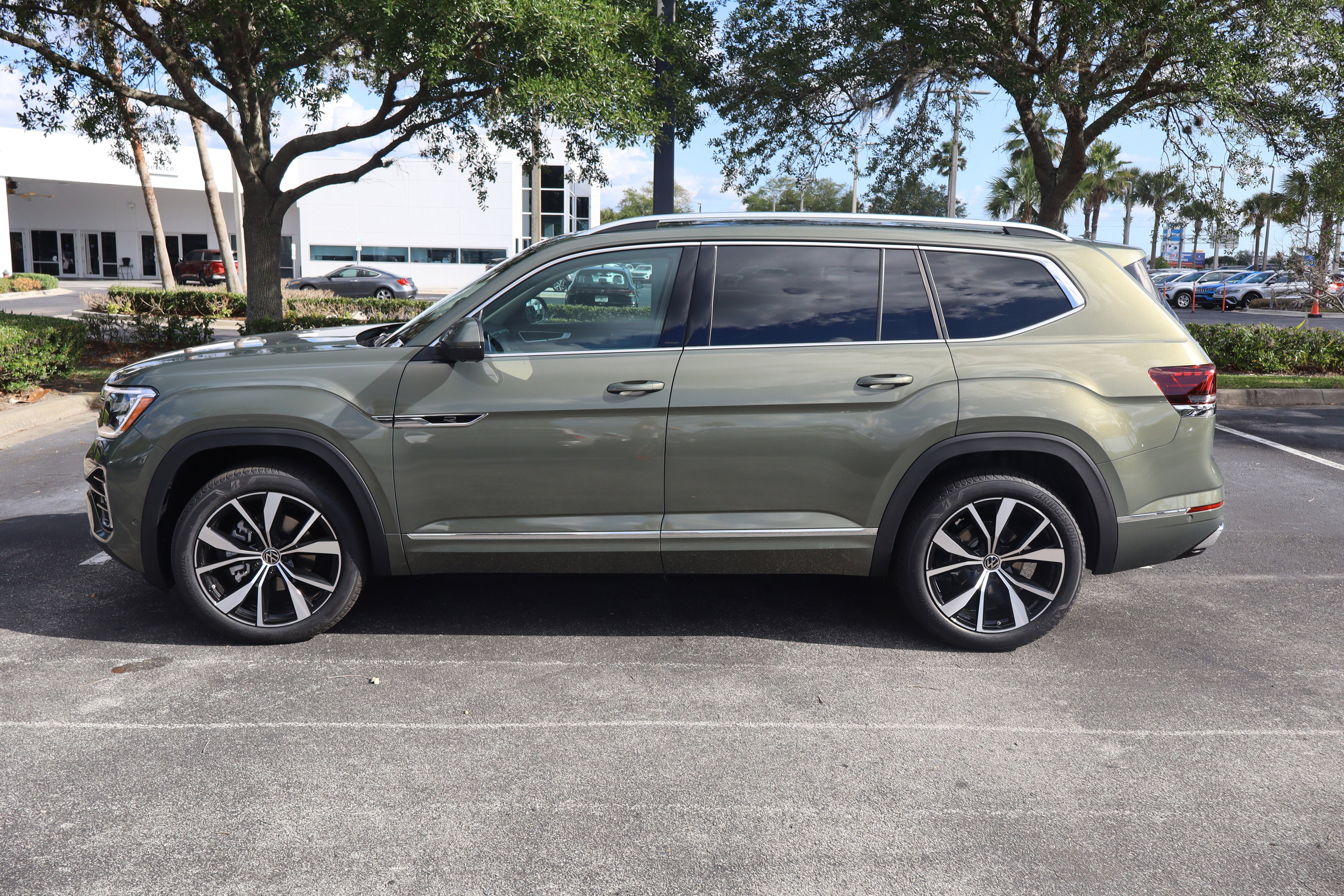 2026 Volkswagen Atlas 2.0T SEL Premium R-Line
