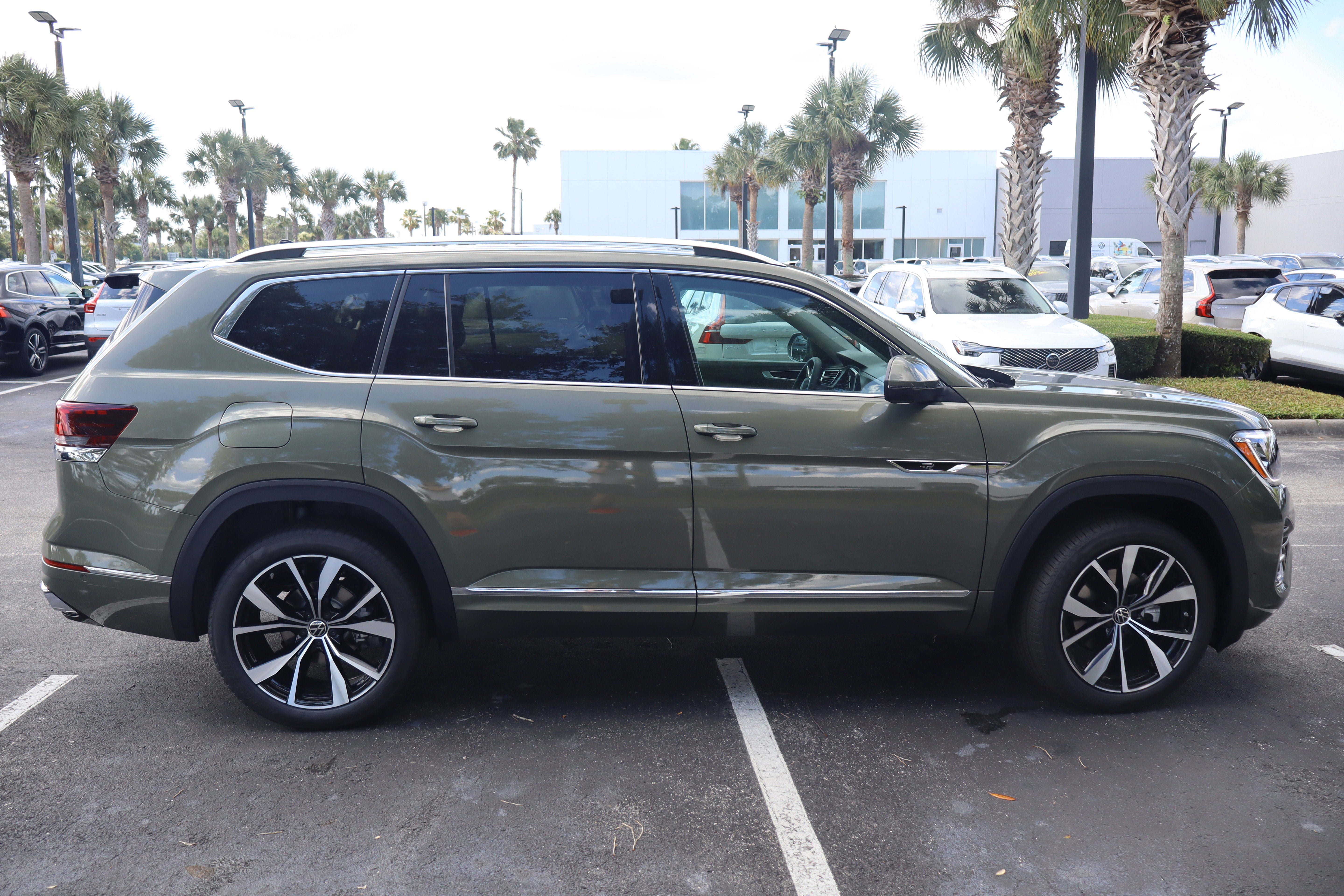 2026 Volkswagen Atlas 2.0T SEL Premium R-Line