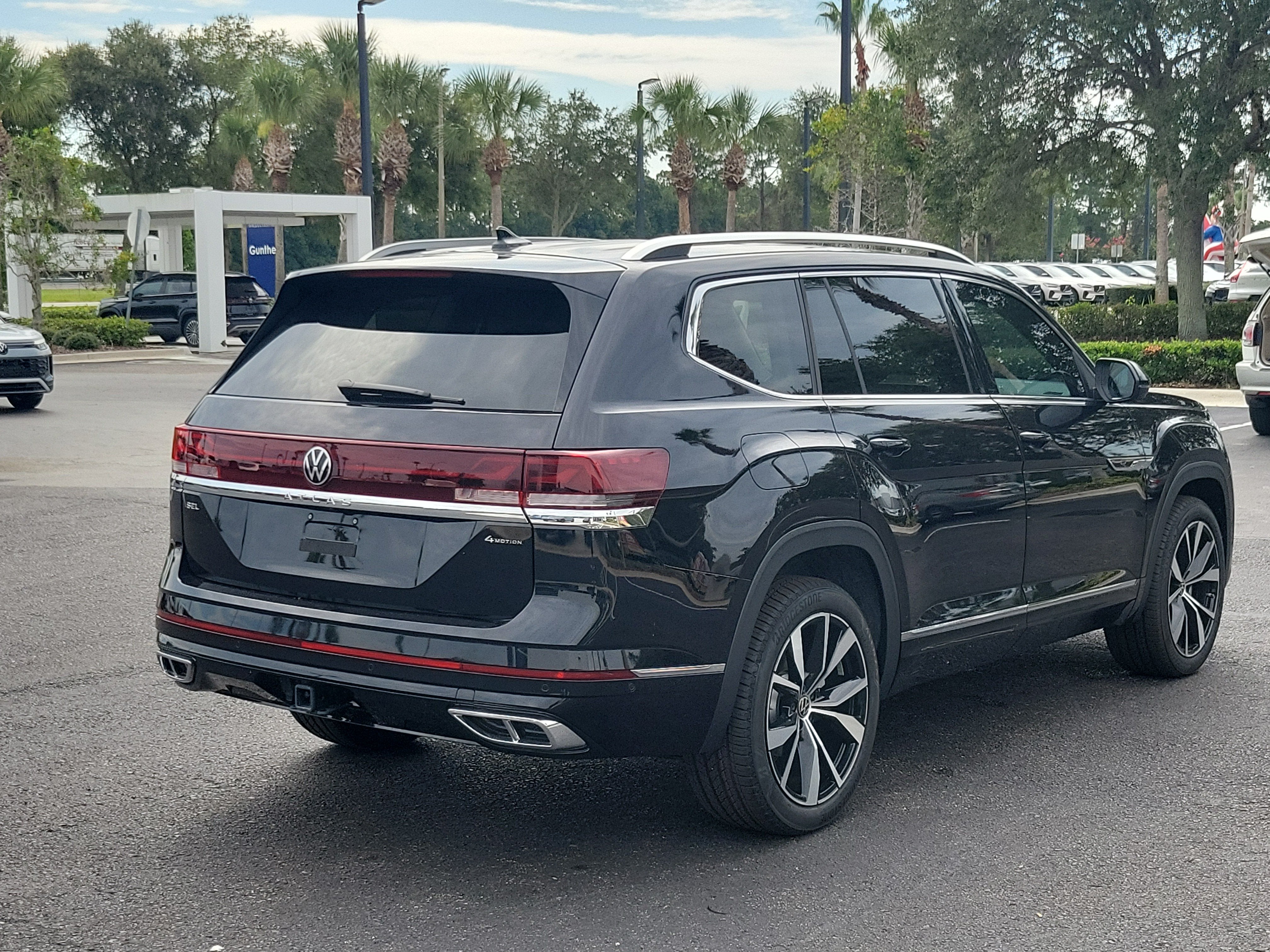 2026 Volkswagen Atlas 2.0T SEL Premium R-Line