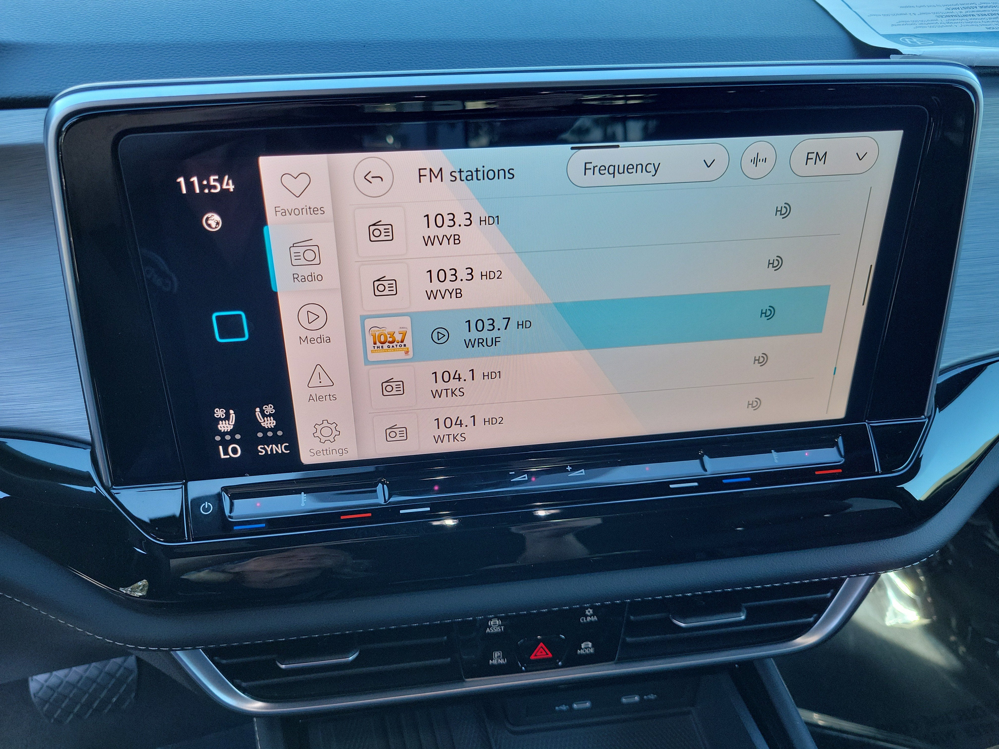 2026 Volkswagen Atlas Cross Sport 2.0T SE w/Technology