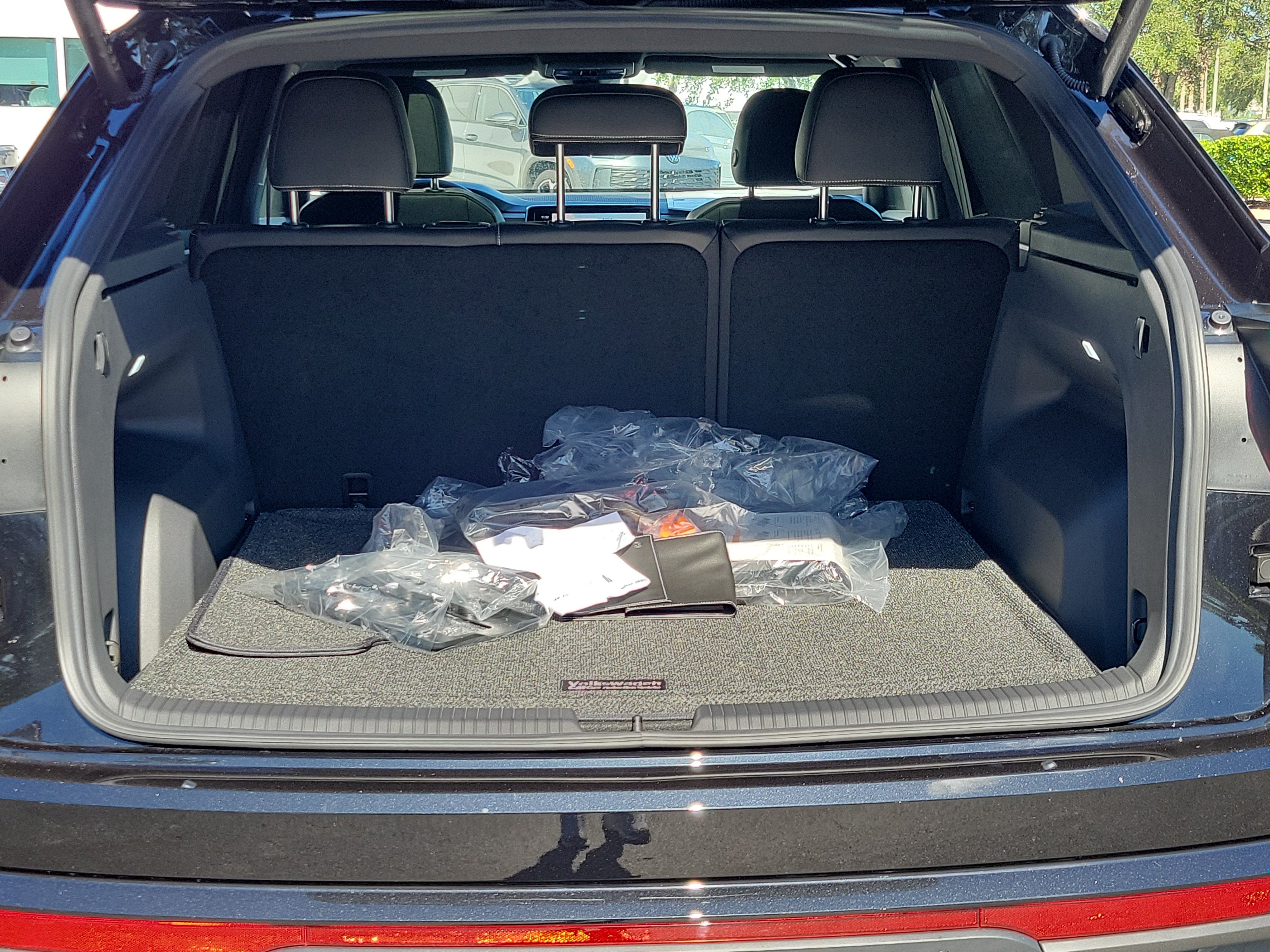 2026 Volkswagen Atlas Cross Sport 2.0T SE w/Technology