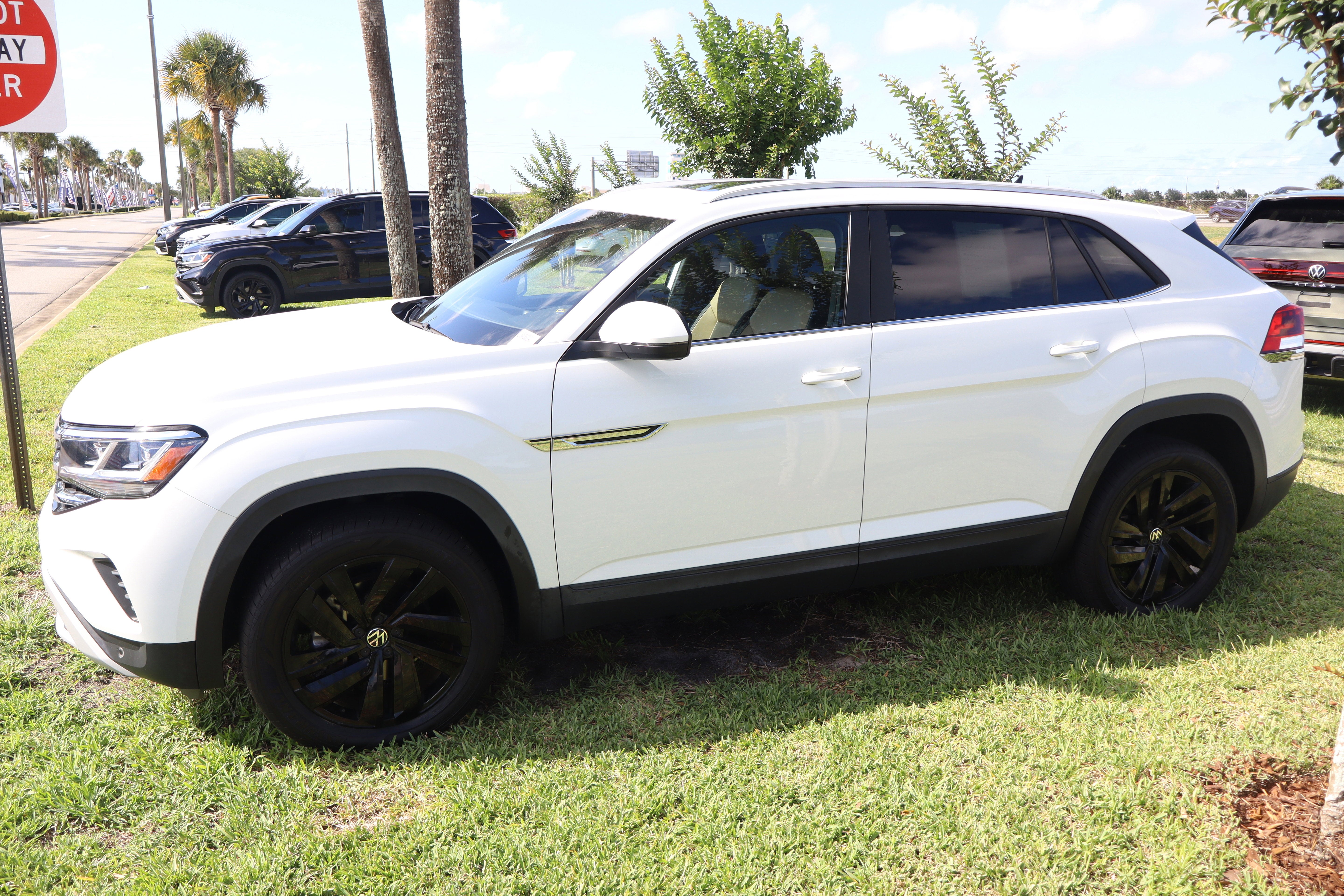 2022 Volkswagen Atlas Cross Sport 3.6L V6 SE w/Technology