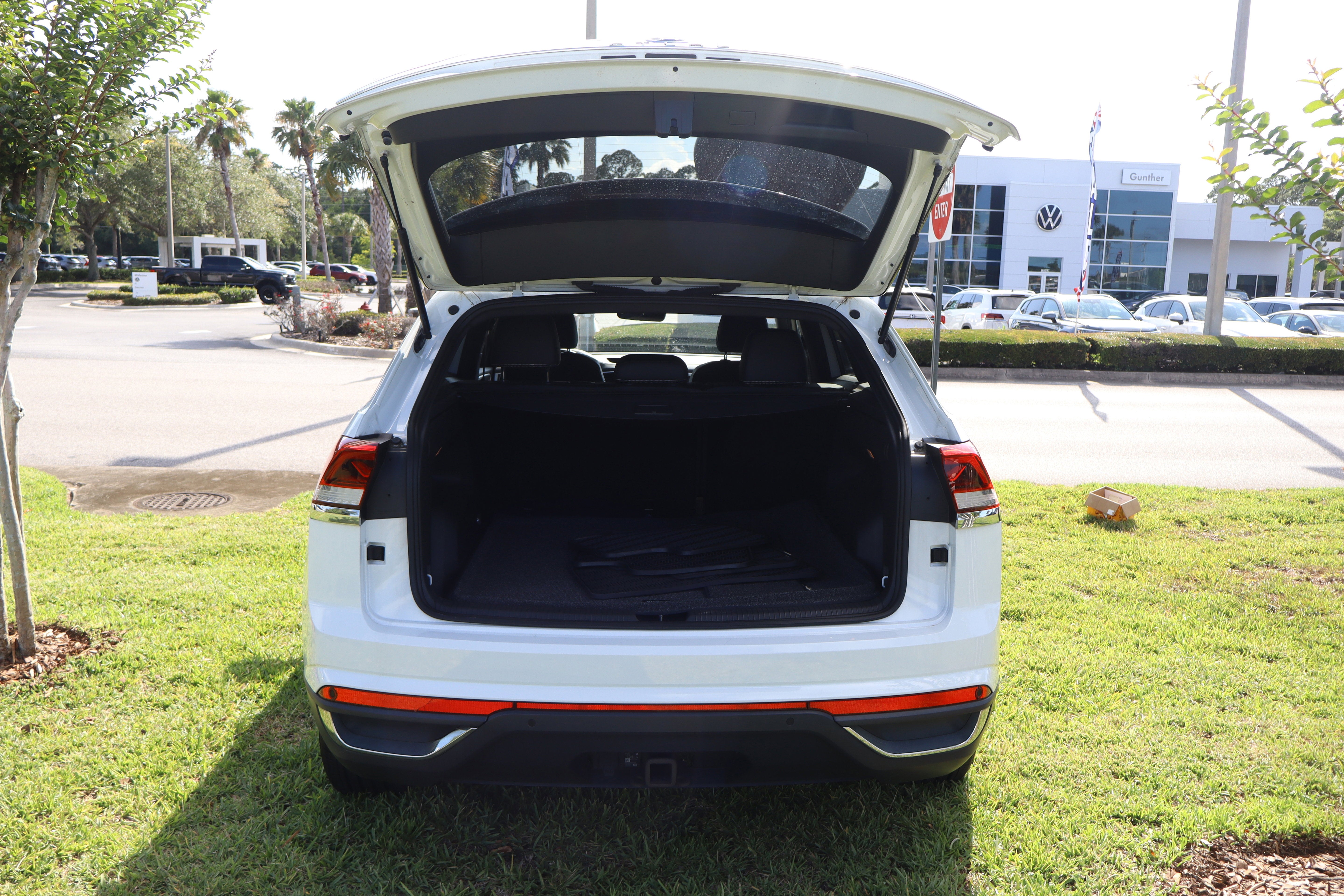 2022 Volkswagen Atlas Cross Sport 3.6L V6 SE w/Technology