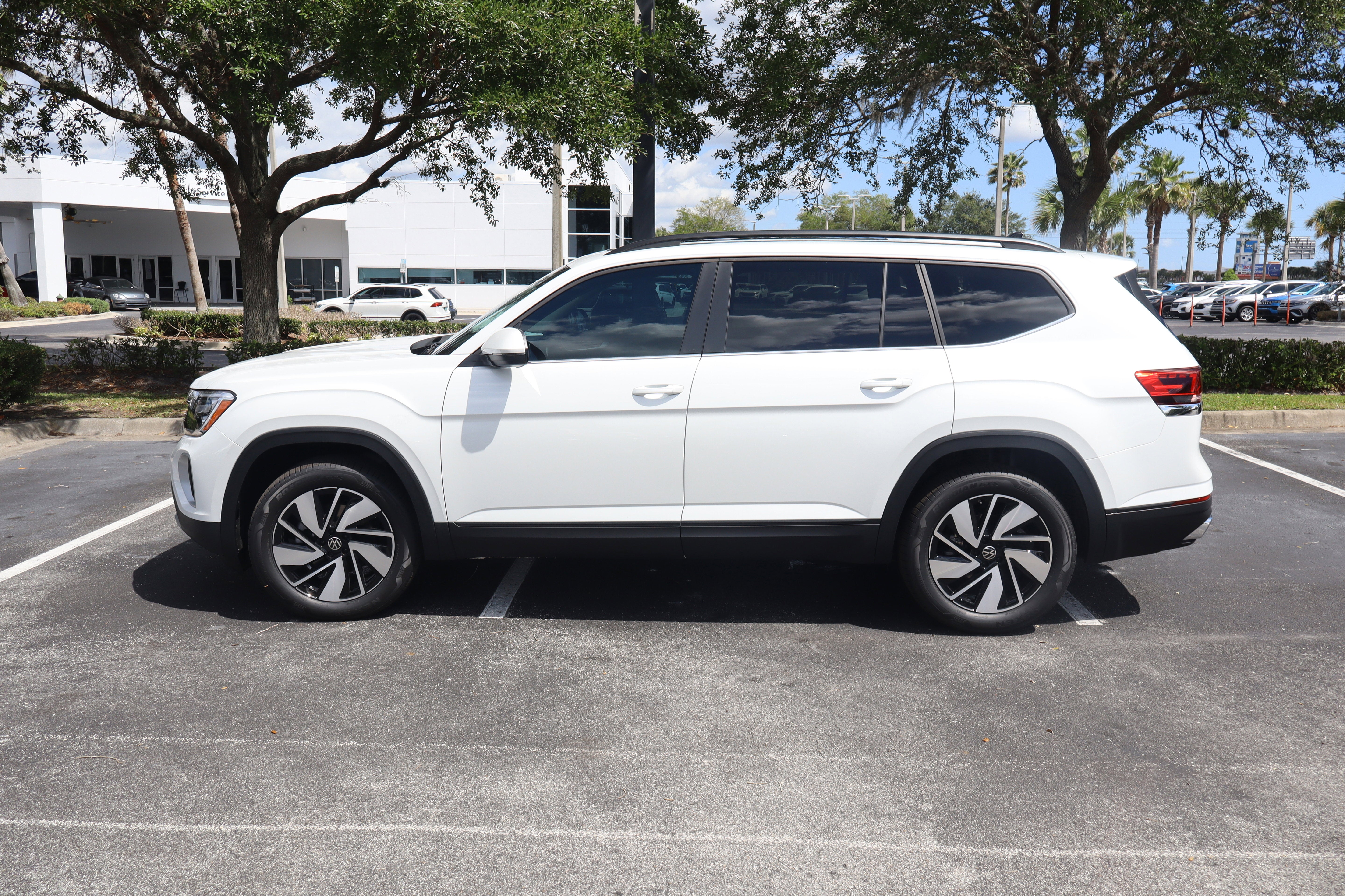 2026 Volkswagen Atlas 2.0T SE w/Technology