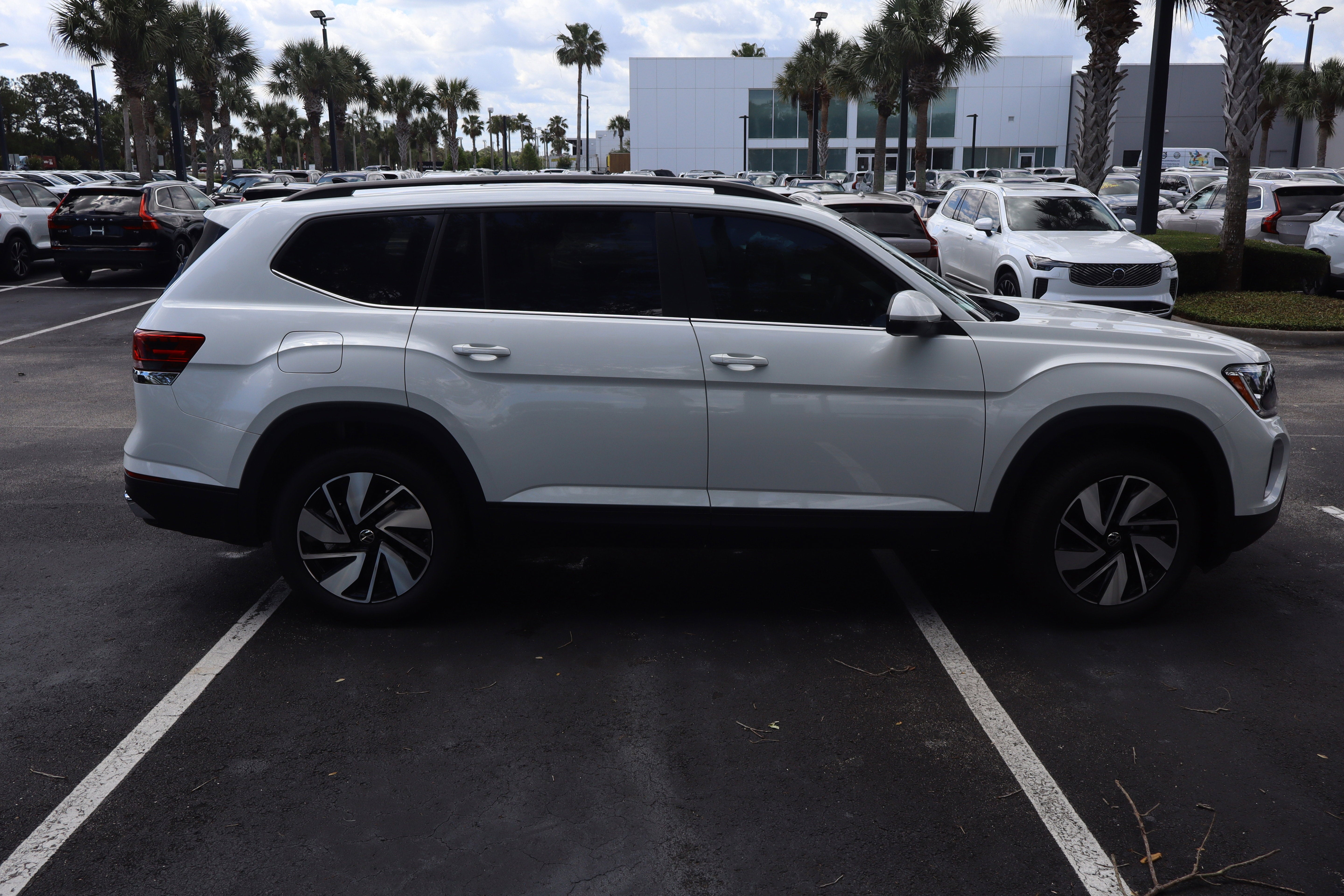 2026 Volkswagen Atlas 2.0T SE w/Technology