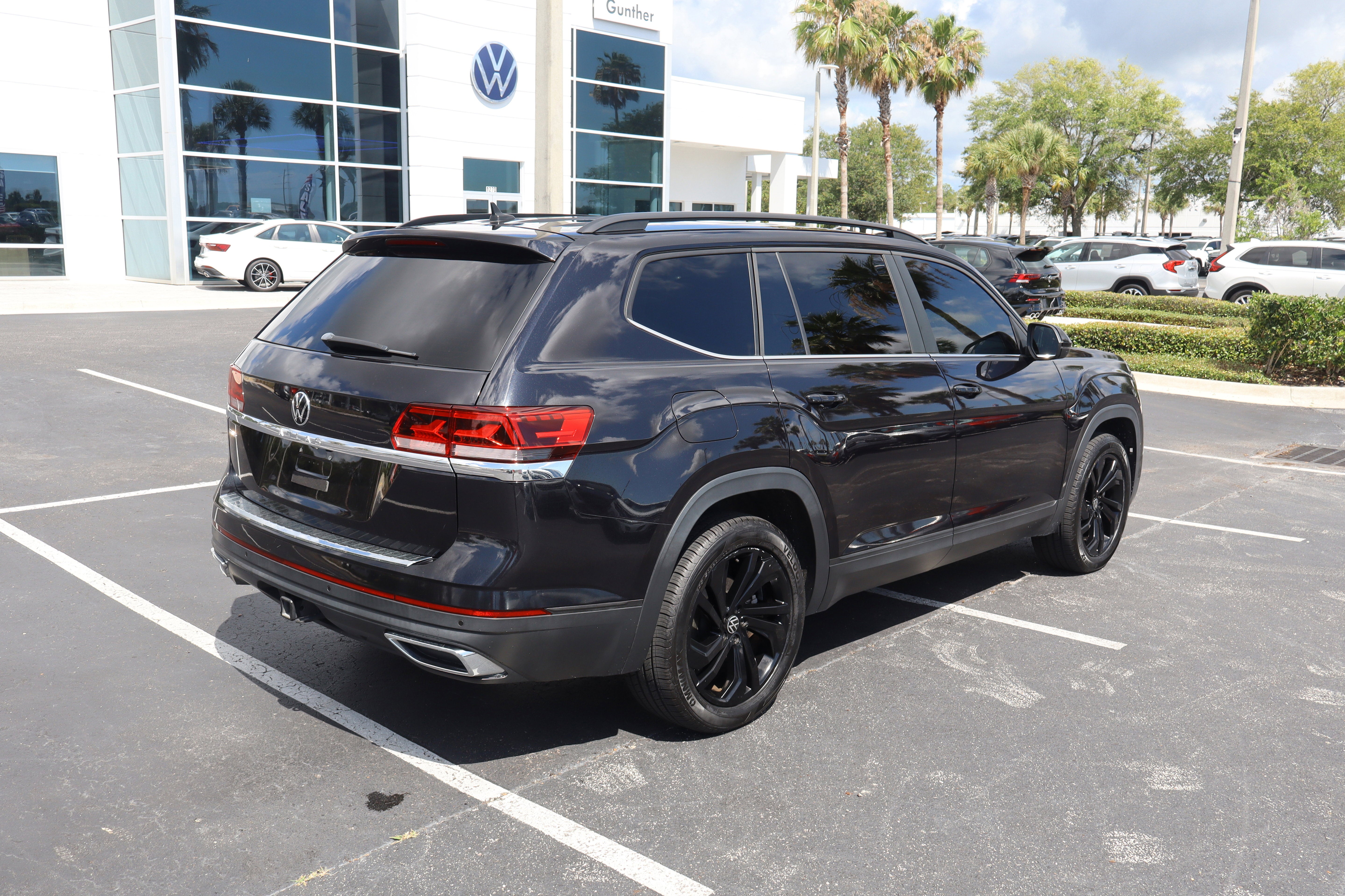 2023 Volkswagen Atlas 3.6L V6 SE w/Technology