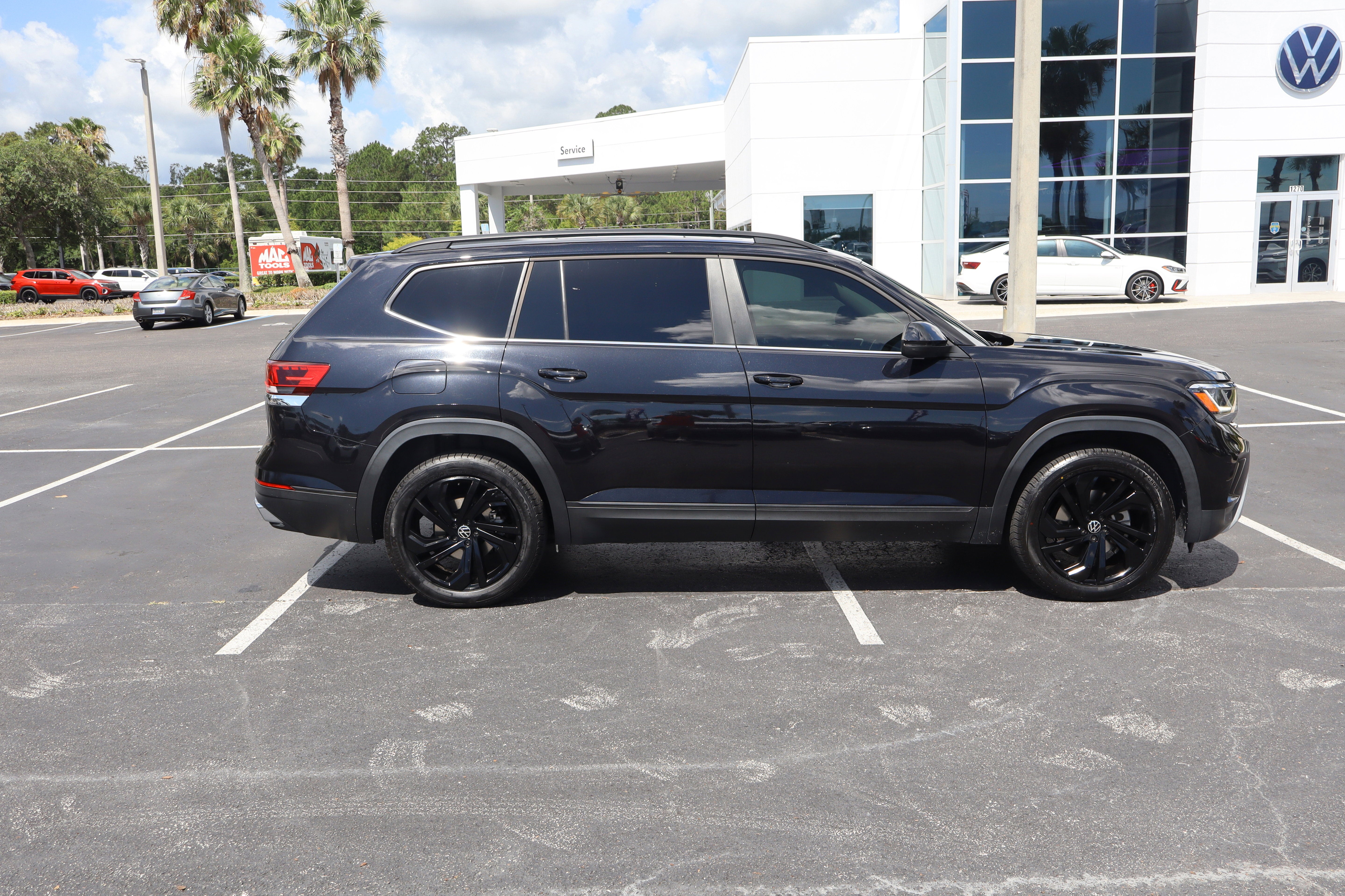2023 Volkswagen Atlas 3.6L V6 SE w/Technology